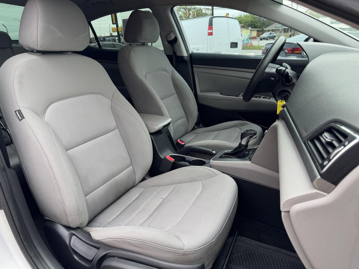 2018 SILVER /Gray HYUNDAI ELANTRA Limited 4dr Sedan (5NPD84LF7JH) with an 2.0L I4 engine, Automatic 6-Speed transmission, located at 5900 E. Lancaster Ave., Fort Worth, TX, 76112, (817) 457-5456, 0.000000, 0.000000 - This is a 2018 Hyundai Elantra Limited 4dr Sedan that is in excellent condition. There are no dents or scratches. The interior is clean with no rips or tears or stains. All power windows, door locks and seats. Ice cold AC for those hot Texas summer days. It is equipped with a CD player, AM/FM radio, - Photo#16