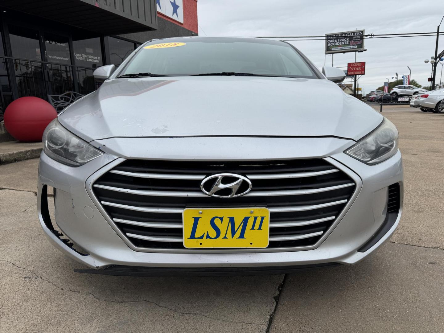 2018 SILVER /Gray HYUNDAI ELANTRA Limited 4dr Sedan (5NPD84LF7JH) with an 2.0L I4 engine, Automatic 6-Speed transmission, located at 5900 E. Lancaster Ave., Fort Worth, TX, 76112, (817) 457-5456, 0.000000, 0.000000 - This is a 2018 Hyundai Elantra Limited 4dr Sedan that is in excellent condition. There are no dents or scratches. The interior is clean with no rips or tears or stains. All power windows, door locks and seats. Ice cold AC for those hot Texas summer days. It is equipped with a CD player, AM/FM radio, - Photo#1