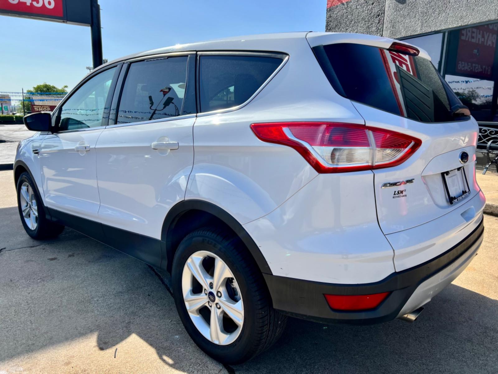 2014 WHITE FORD ESCAPE (1FMCU9GX7EU) , located at 5900 E. Lancaster Ave., Fort Worth, TX, 76112, (817) 457-5456, 0.000000, 0.000000 - This is a 2014 FORD ESCAPE SPORT UTILITY 4-DR that is in excellent condition. There are no dents or scratches. The interior is clean with no rips or tears or stains. All power windows, door locks and seats. Ice cold AC for those hot Texas summer days. It is equipped with a CD player, AM/FM radio, AU - Photo #3