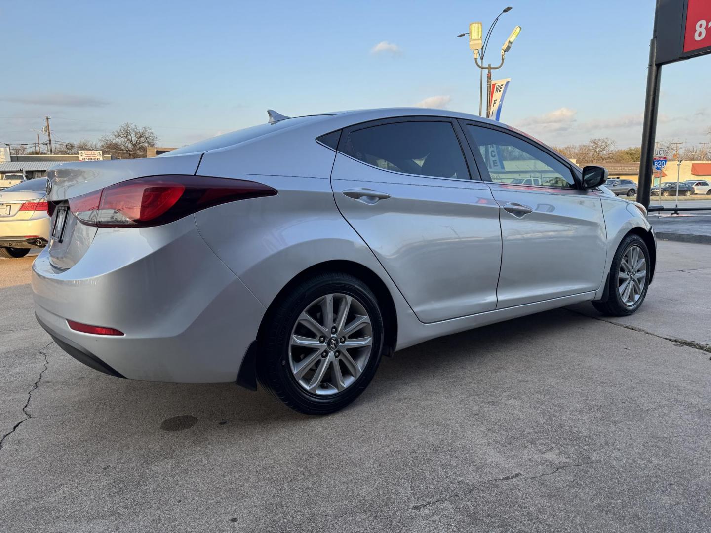 2015 SILVER HYUNDAI ELANTRA (5NPDH4AE6FH) , located at 5900 E. Lancaster Ave., Fort Worth, TX, 76112, (817) 457-5456, 0.000000, 0.000000 - Photo#4