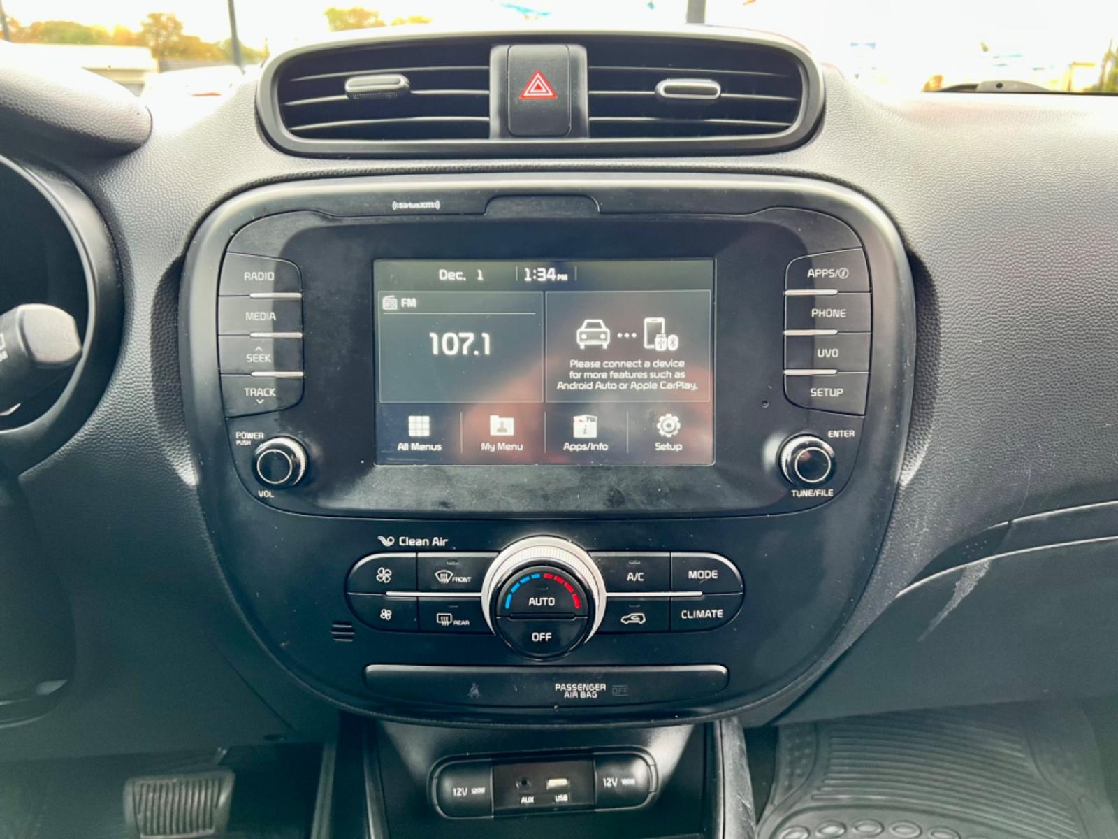 2018 GRAY /Gray KIA SOUL + 4dr Crossover (KNDJP3A58J7) with an 2.0L I4 engine, Automatic 6-Speed transmission, located at 5900 E. Lancaster Ave., Fort Worth, TX, 76112, (817) 457-5456, 0.000000, 0.000000 - This is a 2018 Kia Soul + 4dr Crossover that is in excellent condition. There are no dents or scratches. The interior is clean with no rips or tears or stains. All power windows, door locks and seats. Ice cold AC for those hot Texas summer days. It is equipped with a CD player, AM/FM radio, AUX port - Photo #19