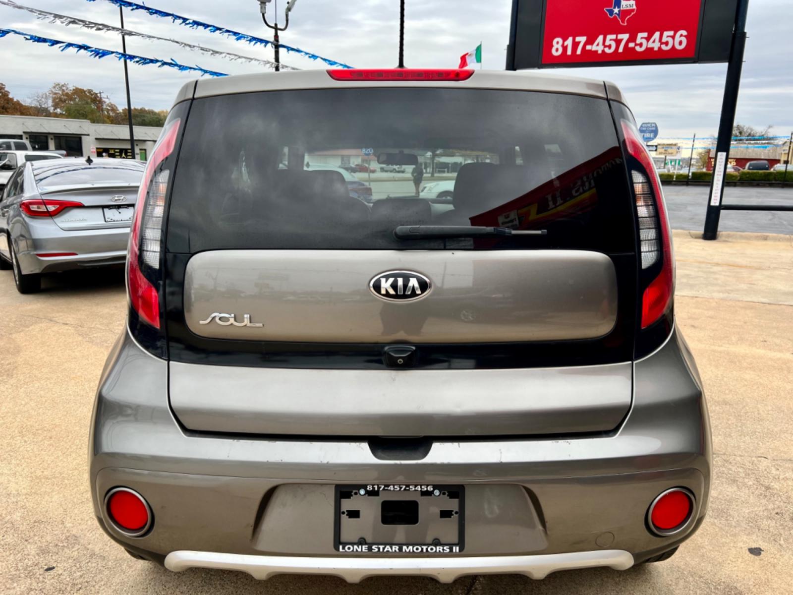 2018 GRAY /Gray KIA SOUL + 4dr Crossover (KNDJP3A58J7) with an 2.0L I4 engine, Automatic 6-Speed transmission, located at 5900 E. Lancaster Ave., Fort Worth, TX, 76112, (817) 457-5456, 0.000000, 0.000000 - This is a 2018 Kia Soul + 4dr Crossover that is in excellent condition. There are no dents or scratches. The interior is clean with no rips or tears or stains. All power windows, door locks and seats. Ice cold AC for those hot Texas summer days. It is equipped with a CD player, AM/FM radio, AUX port - Photo #4
