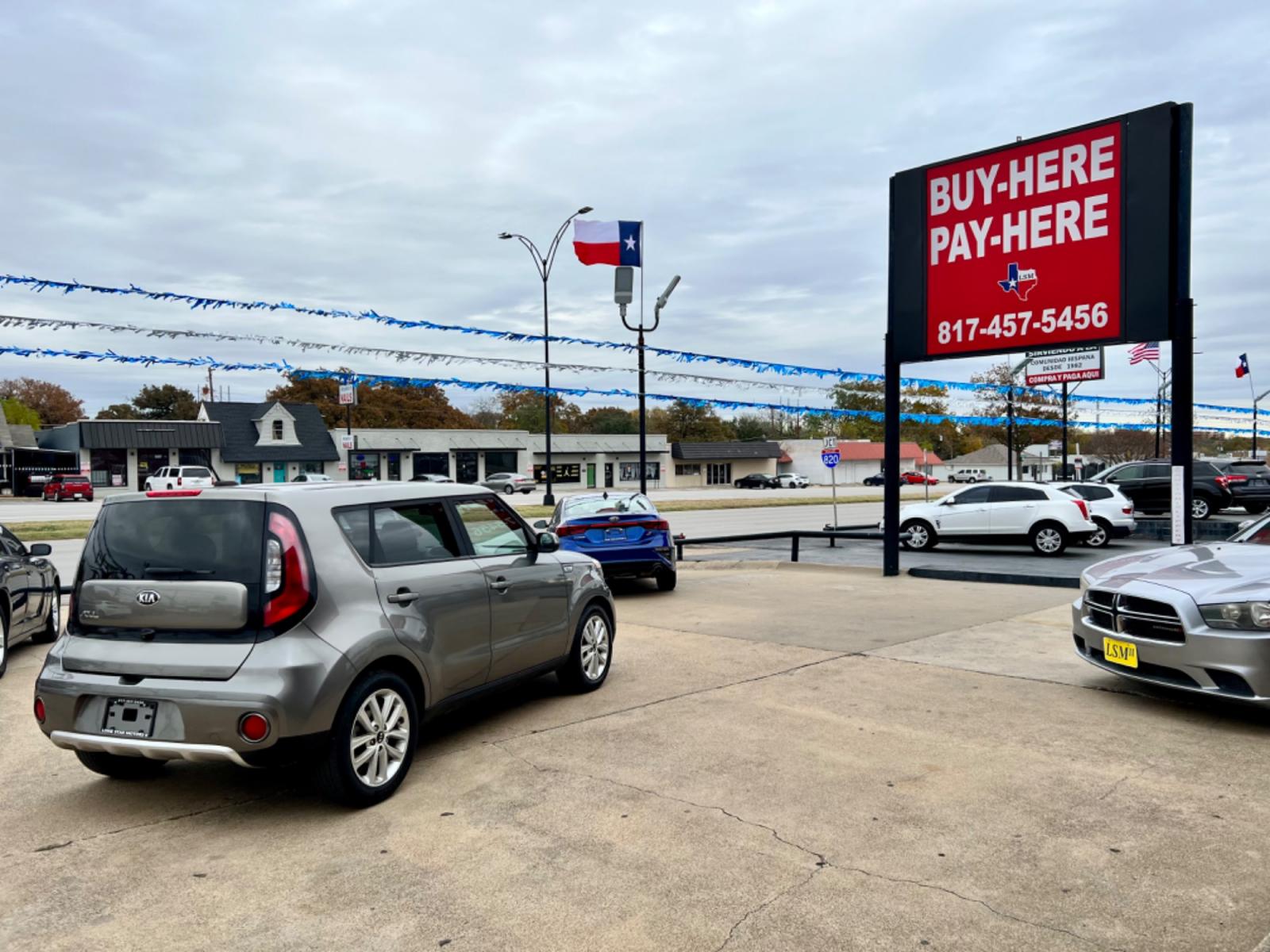 2018 GRAY /Gray KIA SOUL + 4dr Crossover (KNDJP3A58J7) with an 2.0L I4 engine, Automatic 6-Speed transmission, located at 5900 E. Lancaster Ave., Fort Worth, TX, 76112, (817) 457-5456, 0.000000, 0.000000 - This is a 2018 Kia Soul + 4dr Crossover that is in excellent condition. There are no dents or scratches. The interior is clean with no rips or tears or stains. All power windows, door locks and seats. Ice cold AC for those hot Texas summer days. It is equipped with a CD player, AM/FM radio, AUX port - Photo #5