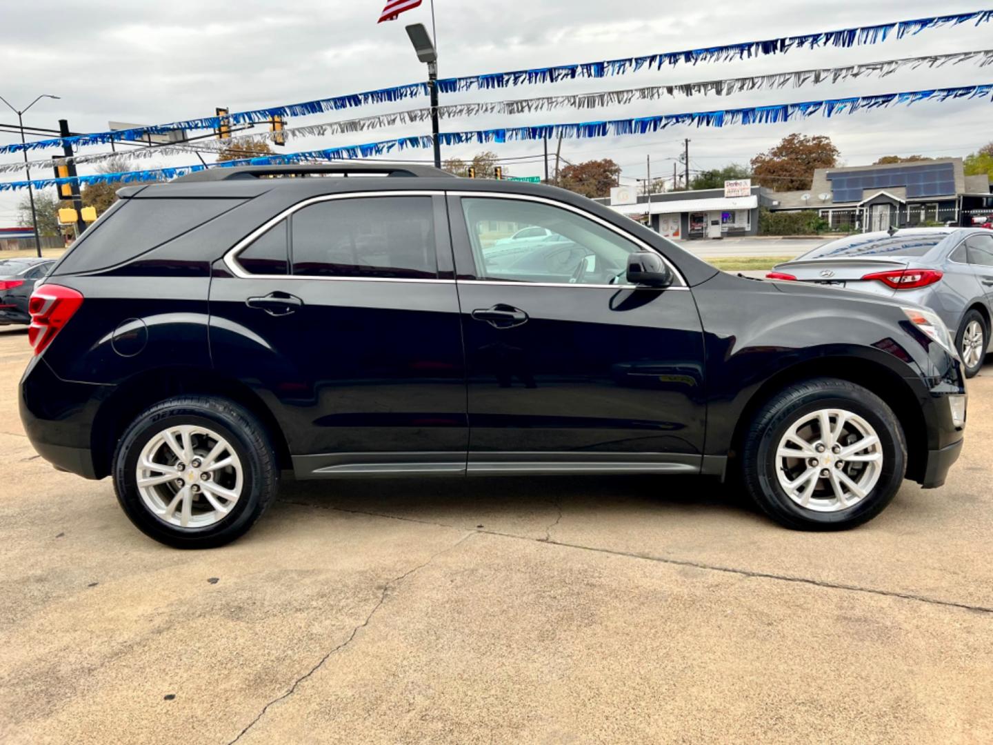 2017 BLACK /Gray CHEVROLET EQUINOX LT 4dr SUV w/1LT (2GNALCEK0H6) with an 2.4L I4 engine, Automatic 6-Speed transmission, located at 5900 E. Lancaster Ave., Fort Worth, TX, 76112, (817) 457-5456, 0.000000, 0.000000 - This is a 2017 Chevrolet Equinox LT 4dr SUV w/1LT that is in excellent condition. There are no dents or scratches. The interior is clean with no rips or tears or stains. All power windows, door locks and seats. Ice cold AC for those hot Texas summer days. It is equipped with a CD player, AM/FM radio - Photo#6