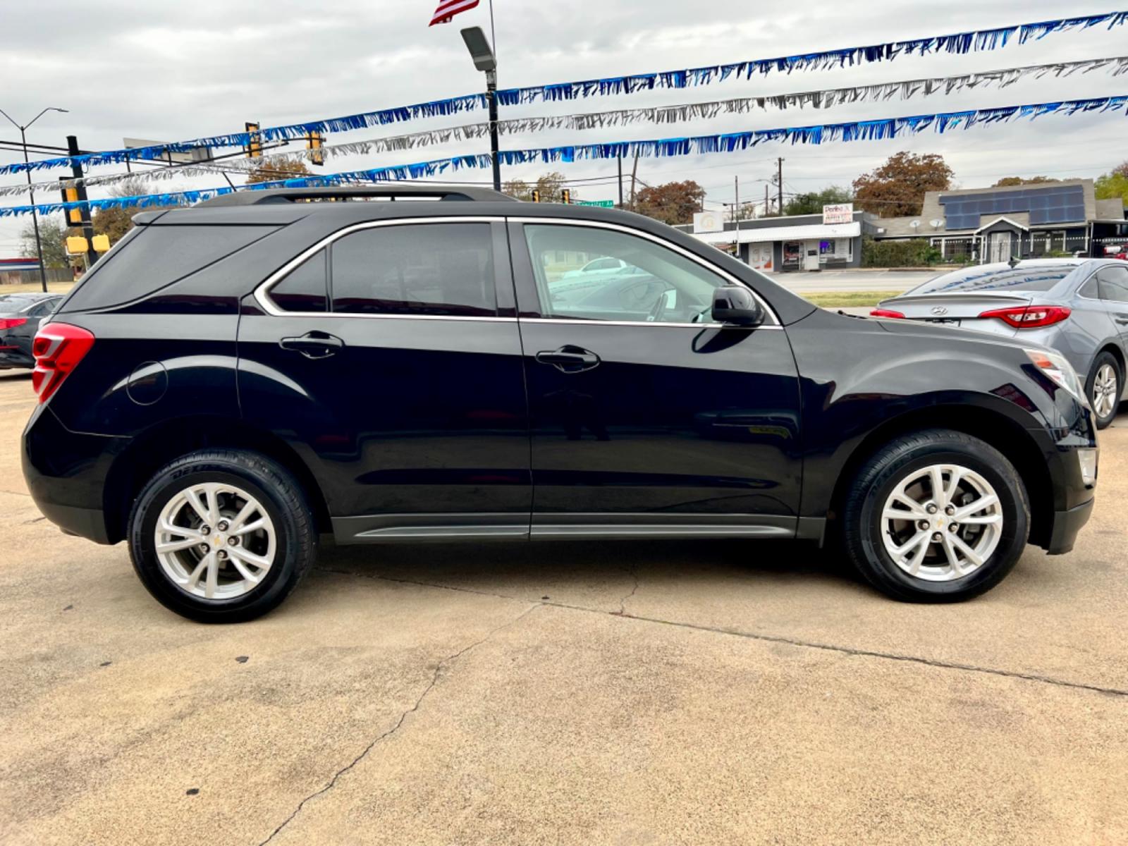 2017 BLACK /Gray CHEVROLET EQUINOX LT 4dr SUV w/1LT (2GNALCEK0H6) with an 2.4L I4 engine, Automatic 6-Speed transmission, located at 5900 E. Lancaster Ave., Fort Worth, TX, 76112, (817) 457-5456, 0.000000, 0.000000 - This is a 2017 Chevrolet Equinox LT 4dr SUV w/1LT that is in excellent condition. There are no dents or scratches. The interior is clean with no rips or tears or stains. All power windows, door locks and seats. Ice cold AC for those hot Texas summer days. It is equipped with a CD player, AM/FM radio - Photo #6