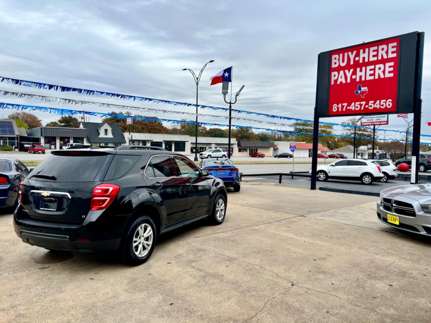 2017 BLACK /Gray CHEVROLET EQUINOX LT 4dr SUV w/1LT (2GNALCEK0H6) with an 2.4L I4 engine, Automatic 6-Speed transmission, located at 5900 E. Lancaster Ave., Fort Worth, TX, 76112, (817) 457-5456, 0.000000, 0.000000 - This is a 2017 Chevrolet Equinox LT 4dr SUV w/1LT that is in excellent condition. There are no dents or scratches. The interior is clean with no rips or tears or stains. All power windows, door locks and seats. Ice cold AC for those hot Texas summer days. It is equipped with a CD player, AM/FM radio - Photo#5