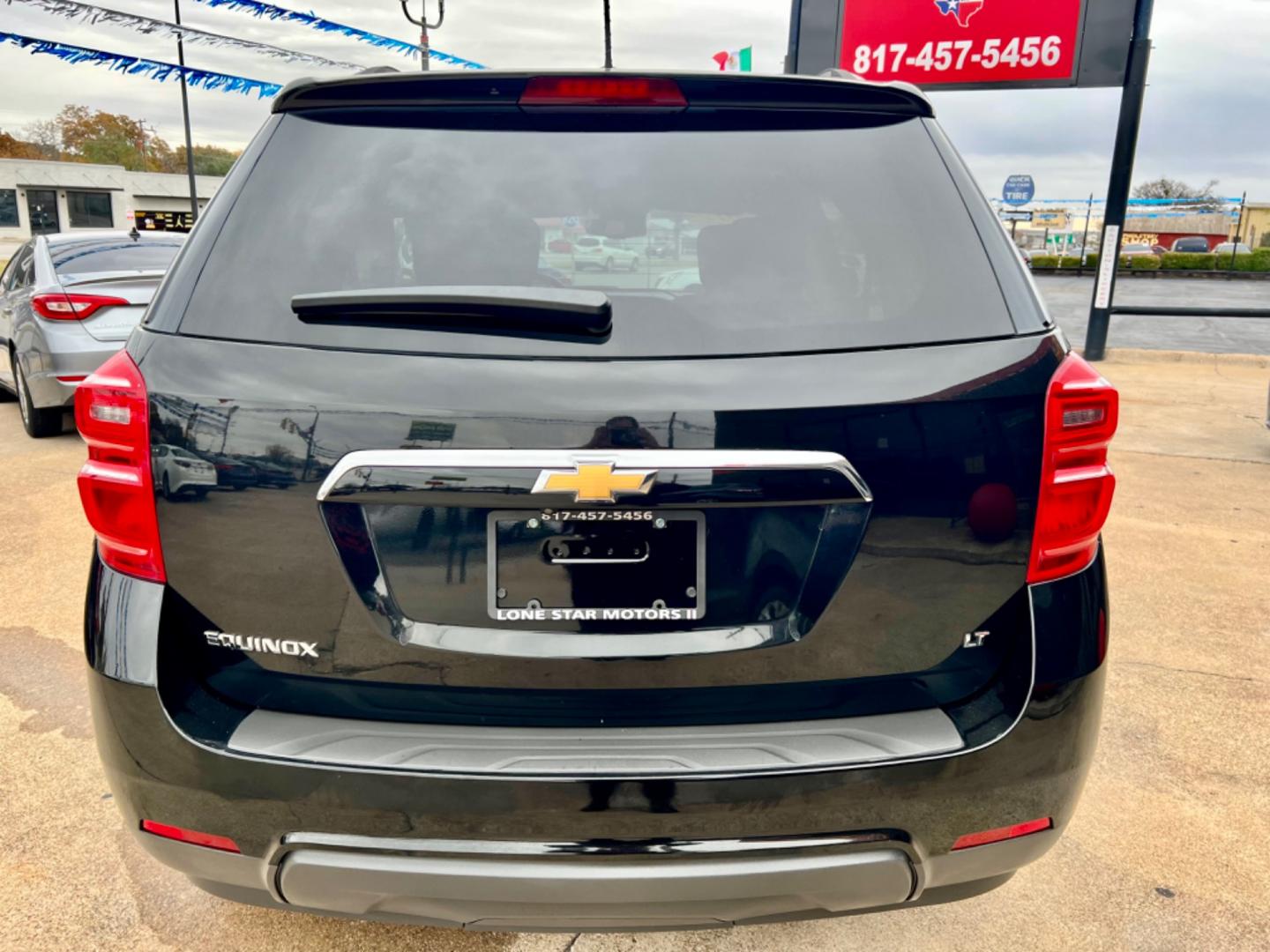 2017 BLACK /Gray CHEVROLET EQUINOX LT 4dr SUV w/1LT (2GNALCEK0H6) with an 2.4L I4 engine, Automatic 6-Speed transmission, located at 5900 E. Lancaster Ave., Fort Worth, TX, 76112, (817) 457-5456, 0.000000, 0.000000 - This is a 2017 Chevrolet Equinox LT 4dr SUV w/1LT that is in excellent condition. There are no dents or scratches. The interior is clean with no rips or tears or stains. All power windows, door locks and seats. Ice cold AC for those hot Texas summer days. It is equipped with a CD player, AM/FM radio - Photo#4