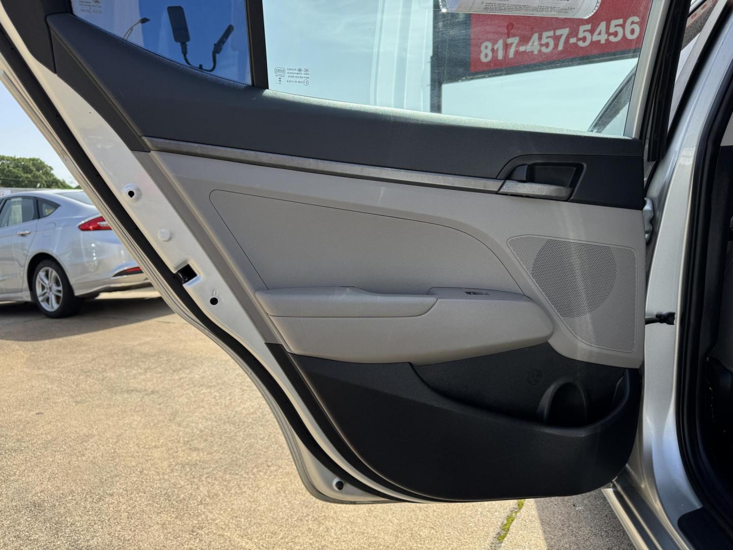 2017 SILVER /Gray HYUNDAI ELANTRA SE 4dr Sedan 6A (US) (5NPD74LFXHH) with an 2.0L I4 engine, Automatic 6-Speed transmission, located at 5900 E. Lancaster Ave., Fort Worth, TX, 76112, (817) 457-5456, 0.000000, 0.000000 - This is a 2017 HYUNDAI ELANTRA 4 DOOR SEDAN that is in excellent condition. There are no dents or scratches. The interior is clean with no rips or tears or stains. All power windows, door locks and seats. Ice cold AC for those hot Texas summer days. It is equipped with a CD player, AM/FM radio, AUX - Photo#10