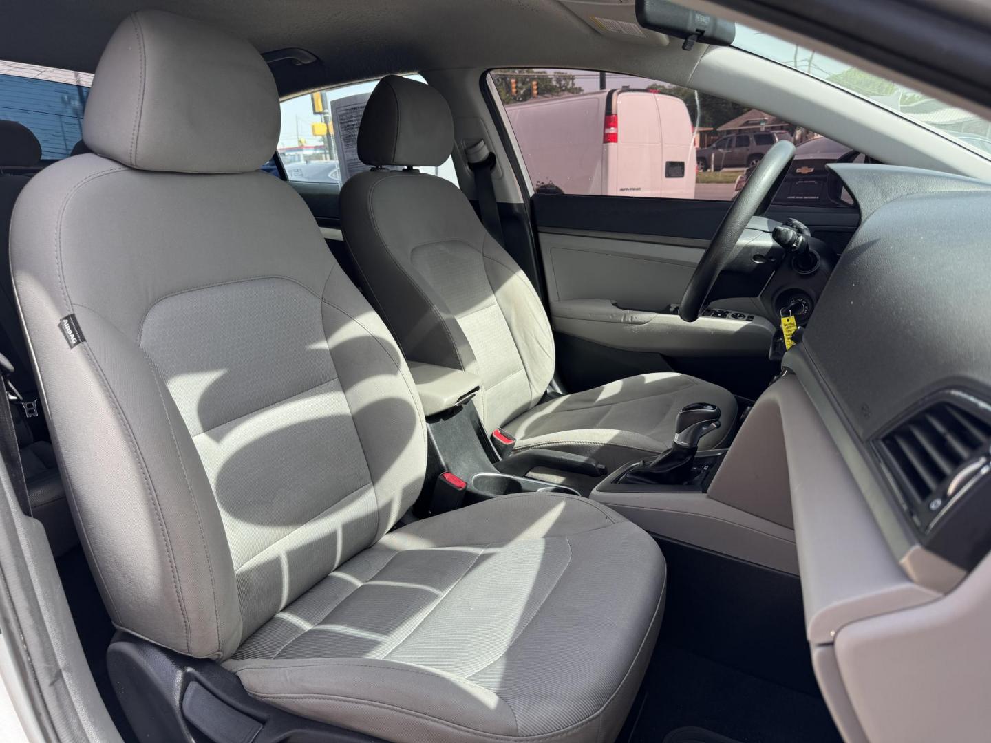 2017 SILVER /Gray HYUNDAI ELANTRA SE 4dr Sedan 6A (US) (5NPD74LFXHH) with an 2.0L I4 engine, Automatic 6-Speed transmission, located at 5900 E. Lancaster Ave., Fort Worth, TX, 76112, (817) 457-5456, 0.000000, 0.000000 - This is a 2017 HYUNDAI ELANTRA 4 DOOR SEDAN that is in excellent condition. There are no dents or scratches. The interior is clean with no rips or tears or stains. All power windows, door locks and seats. Ice cold AC for those hot Texas summer days. It is equipped with a CD player, AM/FM radio, AUX - Photo#16