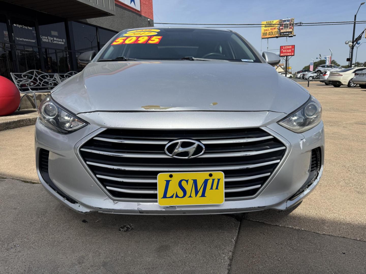 2017 SILVER /Gray HYUNDAI ELANTRA SE 4dr Sedan 6A (US) (5NPD74LFXHH) with an 2.0L I4 engine, Automatic 6-Speed transmission, located at 5900 E. Lancaster Ave., Fort Worth, TX, 76112, (817) 457-5456, 0.000000, 0.000000 - This is a 2017 HYUNDAI ELANTRA 4 DOOR SEDAN that is in excellent condition. There are no dents or scratches. The interior is clean with no rips or tears or stains. All power windows, door locks and seats. Ice cold AC for those hot Texas summer days. It is equipped with a CD player, AM/FM radio, AUX - Photo#1