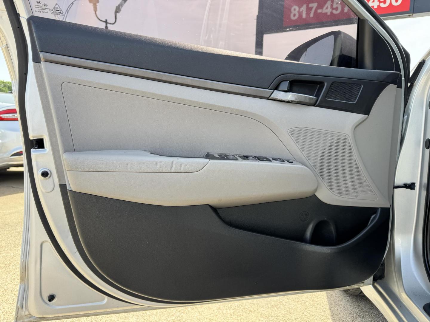 2017 SILVER /Gray HYUNDAI ELANTRA SE 4dr Sedan 6A (US) (5NPD74LFXHH) with an 2.0L I4 engine, Automatic 6-Speed transmission, located at 5900 E. Lancaster Ave., Fort Worth, TX, 76112, (817) 457-5456, 0.000000, 0.000000 - This is a 2017 HYUNDAI ELANTRA 4 DOOR SEDAN that is in excellent condition. There are no dents or scratches. The interior is clean with no rips or tears or stains. All power windows, door locks and seats. Ice cold AC for those hot Texas summer days. It is equipped with a CD player, AM/FM radio, AUX - Photo#7