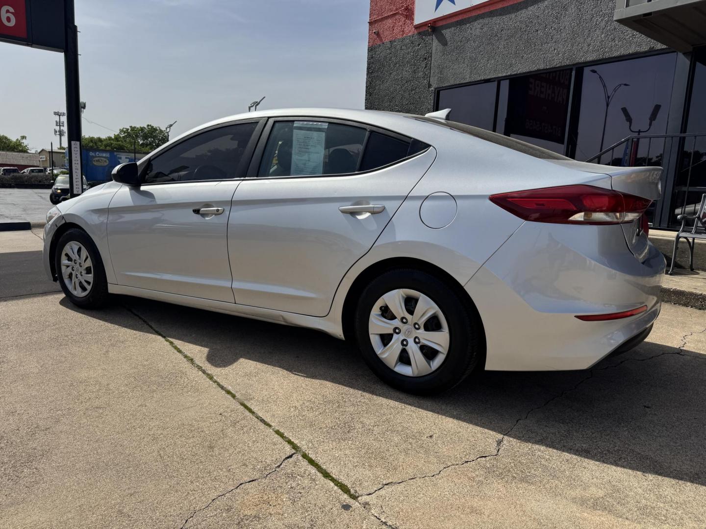 2017 SILVER /Gray HYUNDAI ELANTRA SE 4dr Sedan 6A (US) (5NPD74LFXHH) with an 2.0L I4 engine, Automatic 6-Speed transmission, located at 5900 E. Lancaster Ave., Fort Worth, TX, 76112, (817) 457-5456, 0.000000, 0.000000 - This is a 2017 HYUNDAI ELANTRA 4 DOOR SEDAN that is in excellent condition. There are no dents or scratches. The interior is clean with no rips or tears or stains. All power windows, door locks and seats. Ice cold AC for those hot Texas summer days. It is equipped with a CD player, AM/FM radio, AUX - Photo#6