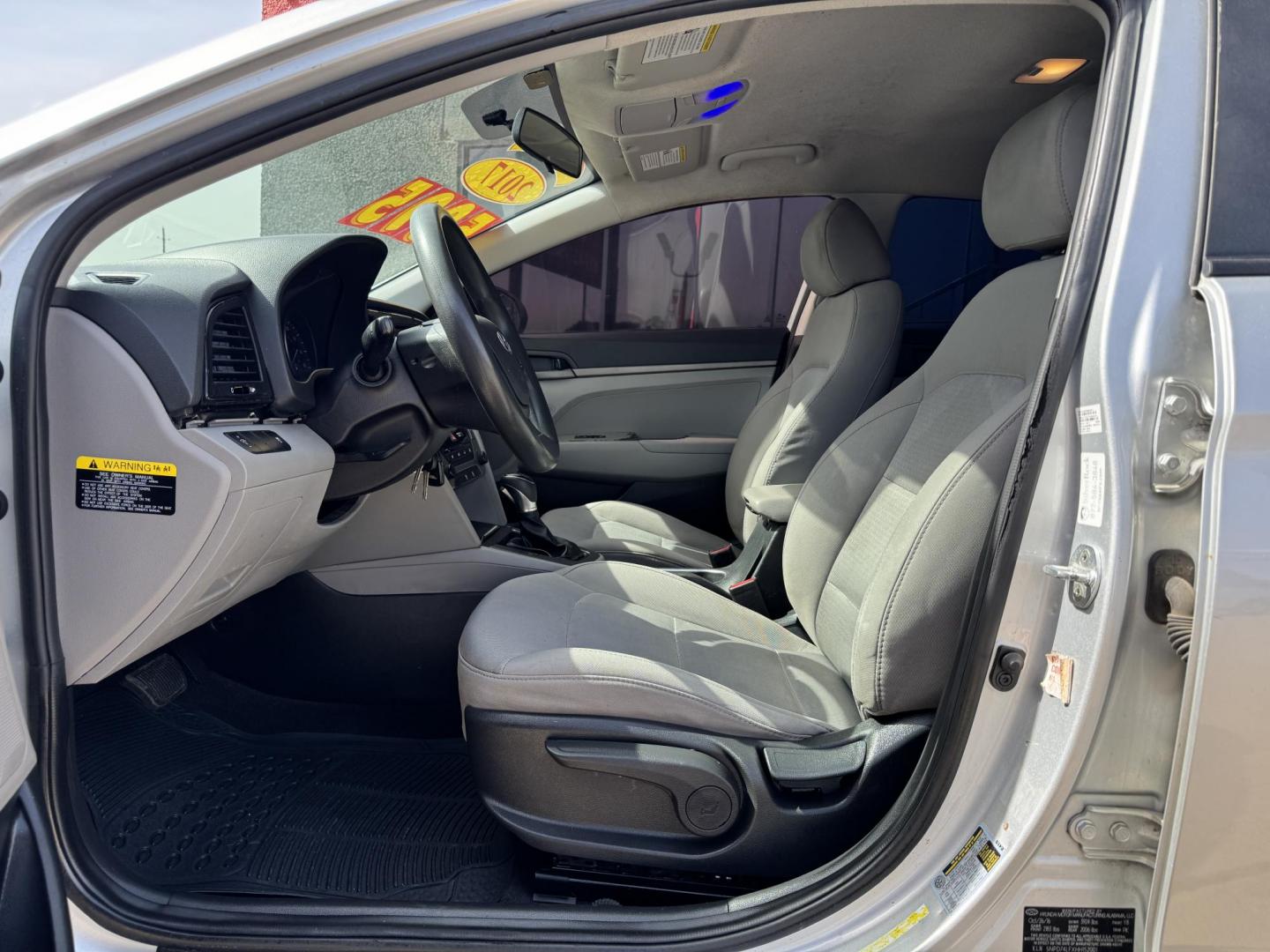 2017 SILVER /Gray HYUNDAI ELANTRA SE 4dr Sedan 6A (US) (5NPD74LFXHH) with an 2.0L I4 engine, Automatic 6-Speed transmission, located at 5900 E. Lancaster Ave., Fort Worth, TX, 76112, (817) 457-5456, 0.000000, 0.000000 - This is a 2017 HYUNDAI ELANTRA 4 DOOR SEDAN that is in excellent condition. There are no dents or scratches. The interior is clean with no rips or tears or stains. All power windows, door locks and seats. Ice cold AC for those hot Texas summer days. It is equipped with a CD player, AM/FM radio, AUX - Photo#8