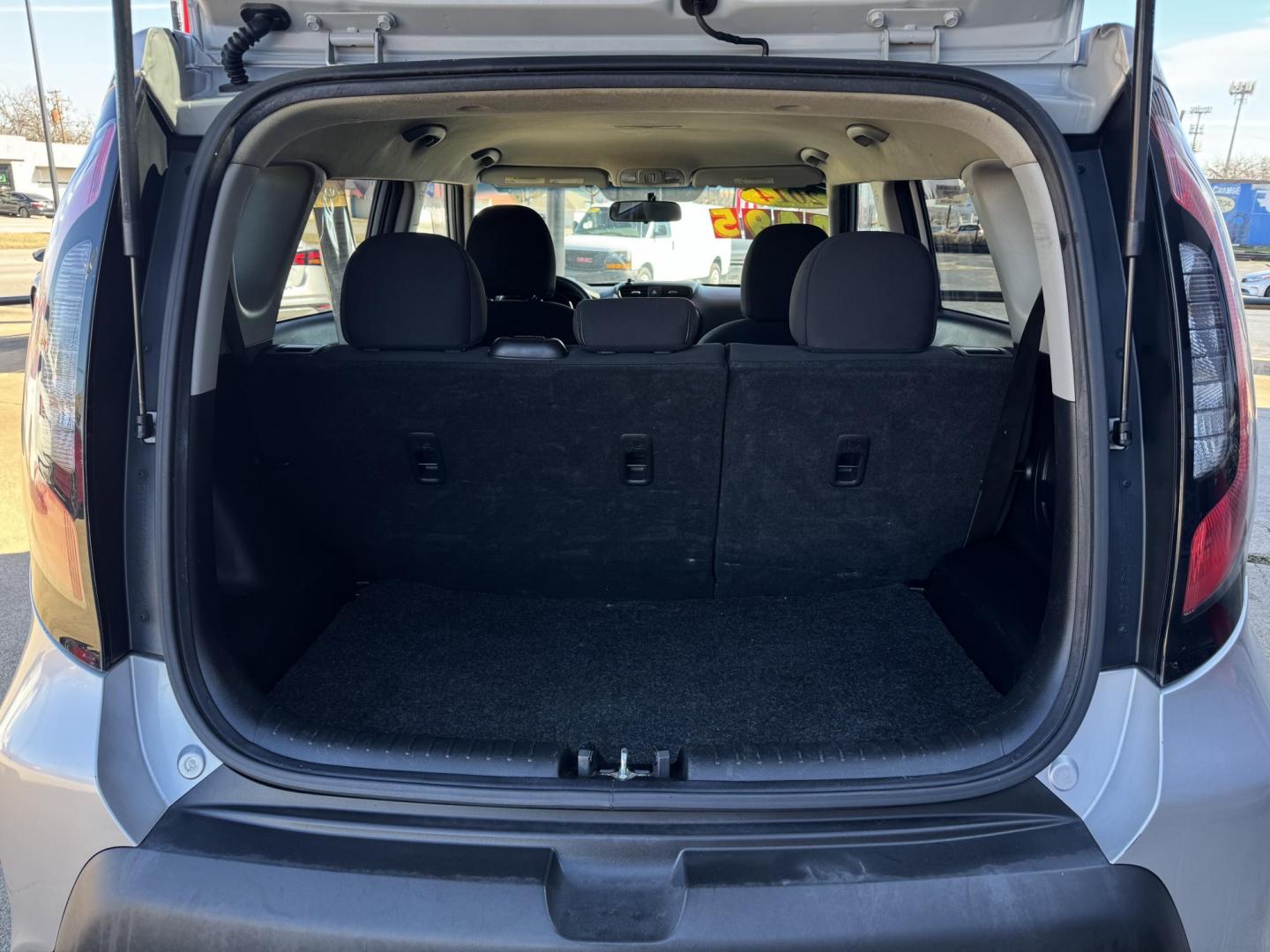 2014 SILVER /Gray KIA SOUL Base 4dr Crossover 6A (KNDJN2A27E7) with an 1.6L I4 engine, Automatic 6-Speed transmission, located at 5900 E. Lancaster Ave., Fort Worth, TX, 76112, (817) 457-5456, 0.000000, 0.000000 - This is a 2014 Kia Soul Base 4dr Crossover 6A. All power windows, door locks and seats. Ice cold AC for those hot Texas summer days. It is equipped with a CD player, AM/FM radio, AUX port, Bluetooth connectivity and Sirius XM radio capability. It runs and drives like new. The tires are like new with - Photo#6