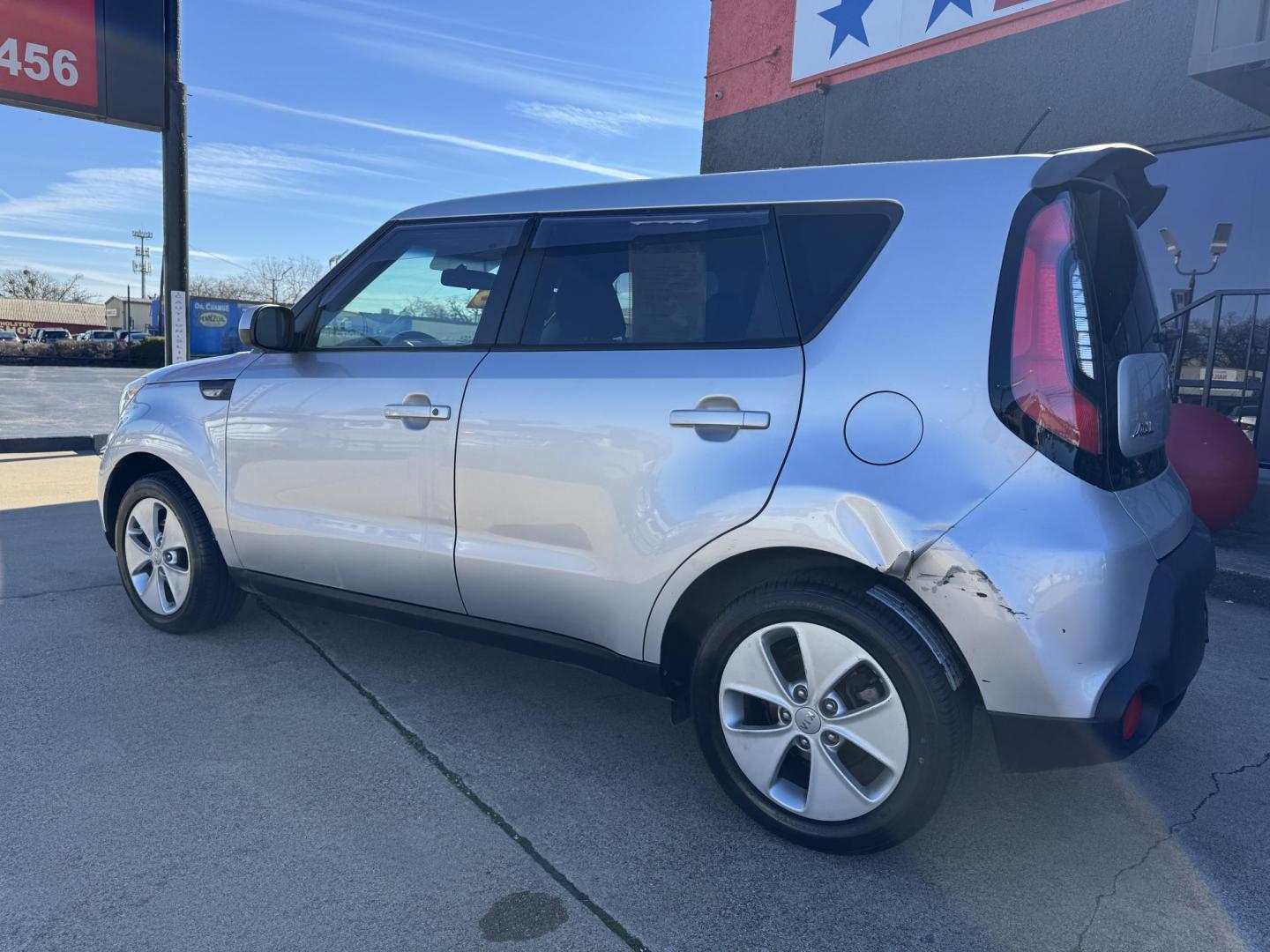 2014 SILVER /Gray KIA SOUL Base 4dr Crossover 6A (KNDJN2A27E7) with an 1.6L I4 engine, Automatic 6-Speed transmission, located at 5900 E. Lancaster Ave., Fort Worth, TX, 76112, (817) 457-5456, 0.000000, 0.000000 - This is a 2014 Kia Soul Base 4dr Crossover 6A. All power windows, door locks and seats. Ice cold AC for those hot Texas summer days. It is equipped with a CD player, AM/FM radio, AUX port, Bluetooth connectivity and Sirius XM radio capability. It runs and drives like new. The tires are like new with - Photo#7