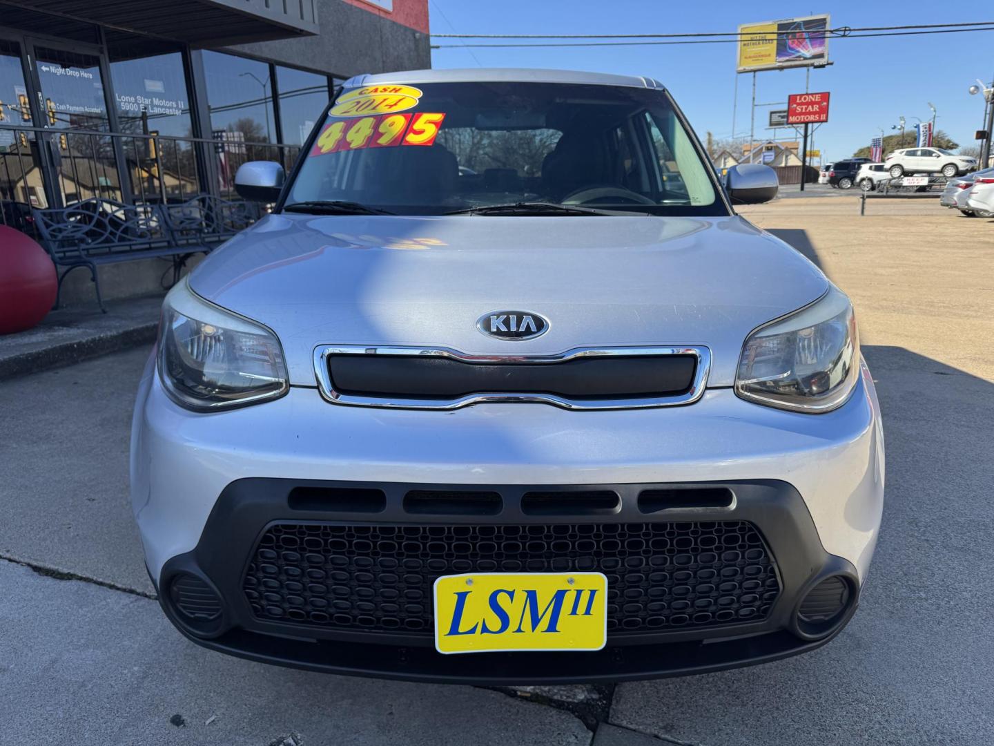 2014 SILVER /Gray KIA SOUL Base 4dr Crossover 6A (KNDJN2A27E7) with an 1.6L I4 engine, Automatic 6-Speed transmission, located at 5900 E. Lancaster Ave., Fort Worth, TX, 76112, (817) 457-5456, 0.000000, 0.000000 - This is a 2014 Kia Soul Base 4dr Crossover 6A. All power windows, door locks and seats. Ice cold AC for those hot Texas summer days. It is equipped with a CD player, AM/FM radio, AUX port, Bluetooth connectivity and Sirius XM radio capability. It runs and drives like new. The tires are like new with - Photo#2