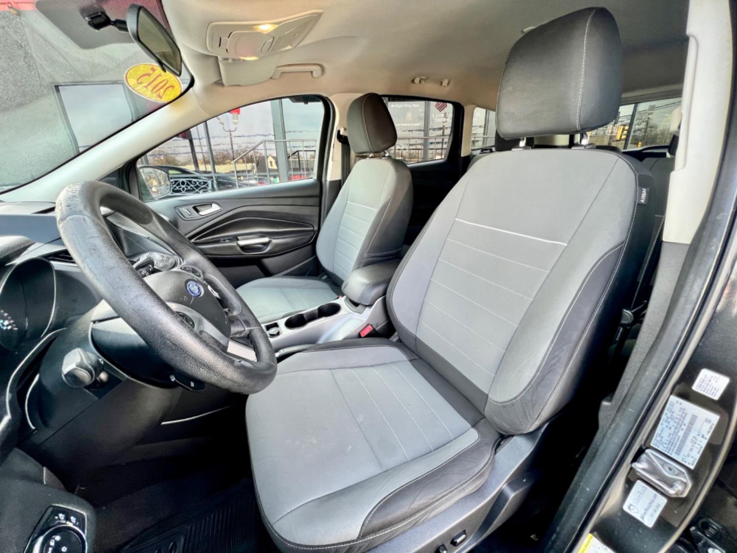 2015 GRAY /Gray FORD ESCAPE SE 4dr SUV (1FMCU0GX9FU) with an 1.6L I4 engine, Automatic 6-Speed transmission, located at 5900 E. Lancaster Ave., Fort Worth, TX, 76112, (817) 457-5456, 0.000000, 0.000000 - This is a 2015 Ford Escape SE 4dr SUV that is in excellent condition. There are no dents or scratches. The interior is clean with no rips or tears or stains. All power windows, door locks and seats. Ice cold AC for those hot Texas summer days. It is equipped with a CD player, AM/FM radio, AUX port, - Photo#9