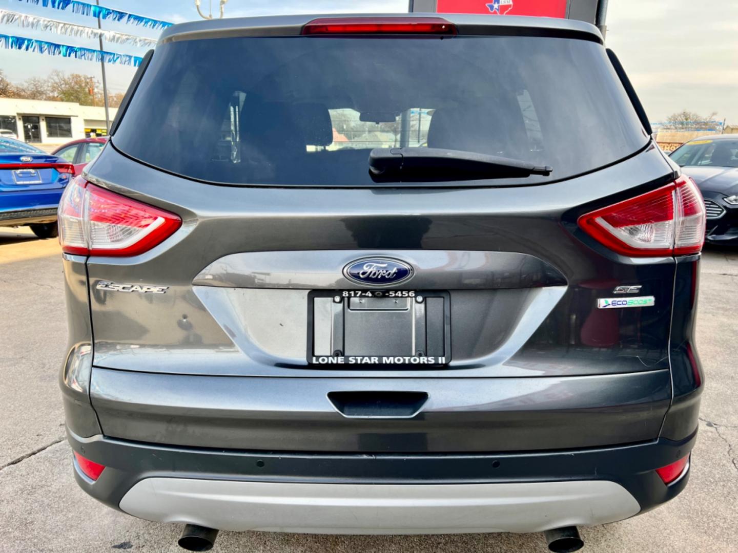 2015 GRAY /Gray FORD ESCAPE SE 4dr SUV (1FMCU0GX9FU) with an 1.6L I4 engine, Automatic 6-Speed transmission, located at 5900 E. Lancaster Ave., Fort Worth, TX, 76112, (817) 457-5456, 0.000000, 0.000000 - This is a 2015 Ford Escape SE 4dr SUV that is in excellent condition. There are no dents or scratches. The interior is clean with no rips or tears or stains. All power windows, door locks and seats. Ice cold AC for those hot Texas summer days. It is equipped with a CD player, AM/FM radio, AUX port, - Photo#4