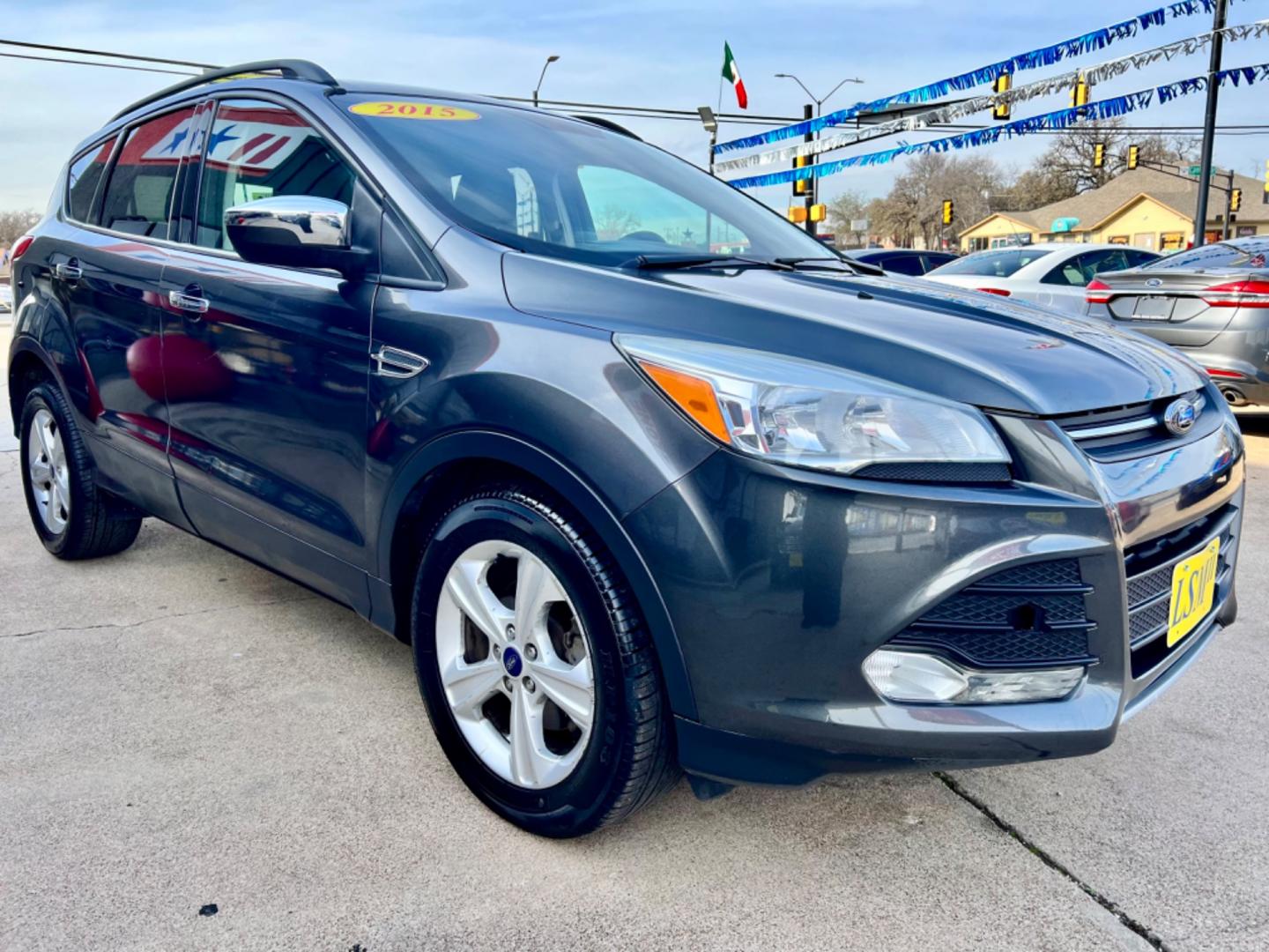 2015 GRAY /Gray FORD ESCAPE SE 4dr SUV (1FMCU0GX9FU) with an 1.6L I4 engine, Automatic 6-Speed transmission, located at 5900 E. Lancaster Ave., Fort Worth, TX, 76112, (817) 457-5456, 0.000000, 0.000000 - This is a 2015 Ford Escape SE 4dr SUV that is in excellent condition. There are no dents or scratches. The interior is clean with no rips or tears or stains. All power windows, door locks and seats. Ice cold AC for those hot Texas summer days. It is equipped with a CD player, AM/FM radio, AUX port, - Photo#7