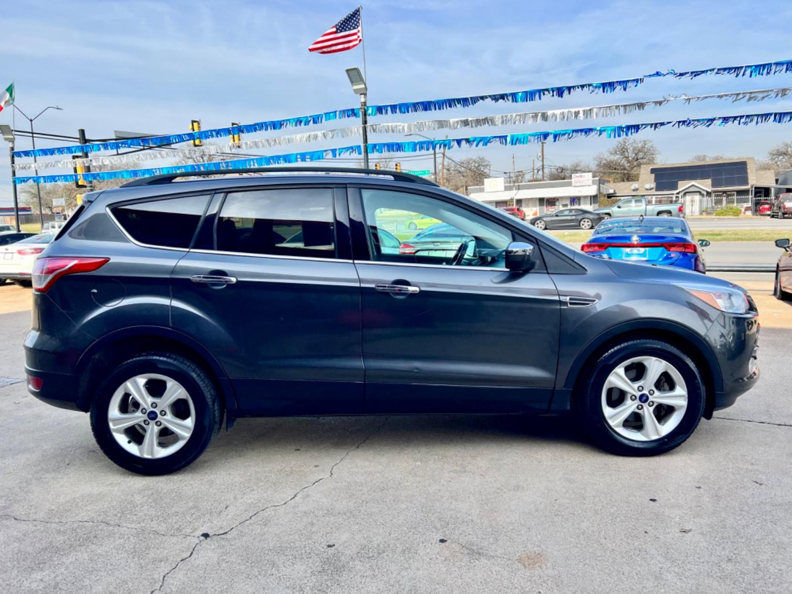 2015 GRAY /Gray FORD ESCAPE SE 4dr SUV (1FMCU0GX9FU) with an 1.6L I4 engine, Automatic 6-Speed transmission, located at 5900 E. Lancaster Ave., Fort Worth, TX, 76112, (817) 457-5456, 0.000000, 0.000000 - This is a 2015 Ford Escape SE 4dr SUV that is in excellent condition. There are no dents or scratches. The interior is clean with no rips or tears or stains. All power windows, door locks and seats. Ice cold AC for those hot Texas summer days. It is equipped with a CD player, AM/FM radio, AUX port, - Photo #6