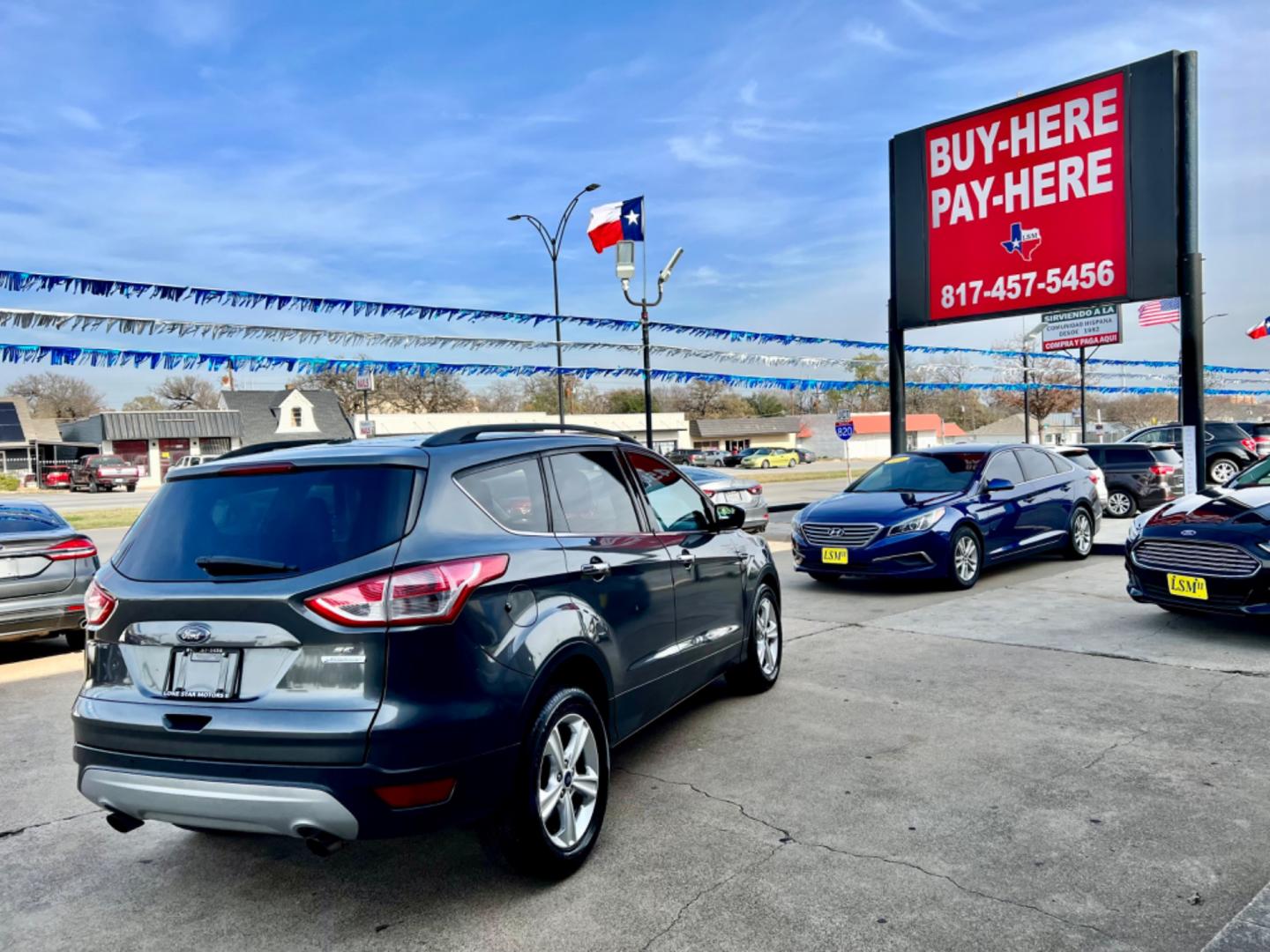 2015 GRAY /Gray FORD ESCAPE SE 4dr SUV (1FMCU0GX9FU) with an 1.6L I4 engine, Automatic 6-Speed transmission, located at 5900 E. Lancaster Ave., Fort Worth, TX, 76112, (817) 457-5456, 0.000000, 0.000000 - This is a 2015 Ford Escape SE 4dr SUV that is in excellent condition. There are no dents or scratches. The interior is clean with no rips or tears or stains. All power windows, door locks and seats. Ice cold AC for those hot Texas summer days. It is equipped with a CD player, AM/FM radio, AUX port, - Photo#5