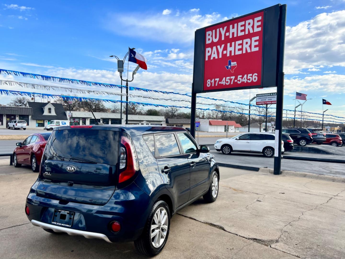 2018 BLUE /Gray KIA SOUL + 4dr Crossover (KNDJP3A55J7) with an 2.0L I4 engine, Automatic 6-Speed transmission, located at 5900 E. Lancaster Ave., Fort Worth, TX, 76112, (817) 457-5456, 0.000000, 0.000000 - This is a 2018 Kia Soul + 4dr Crossover that is in excellent condition. There are no dents or scratches. The interior is clean with no rips or tears or stains. All power windows, door locks and seats. Ice cold AC for those hot Texas summer days. It is equipped with a CD player, AM/FM radio, AUX port - Photo#5