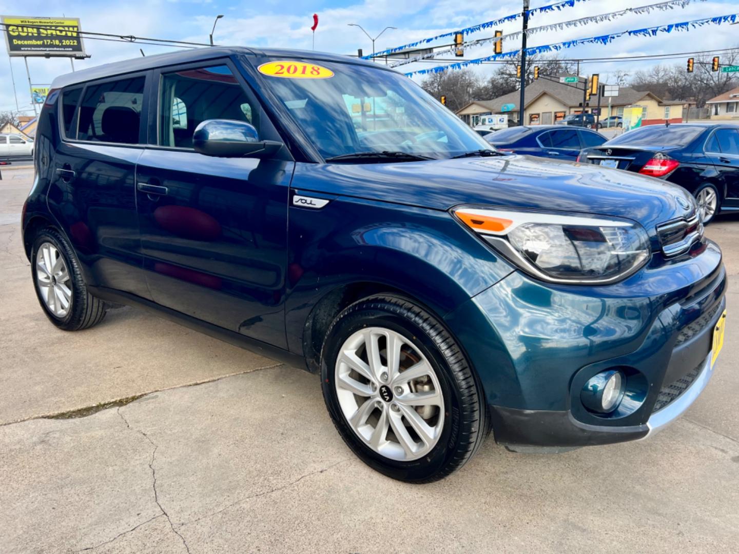 2018 BLUE /Gray KIA SOUL + 4dr Crossover (KNDJP3A55J7) with an 2.0L I4 engine, Automatic 6-Speed transmission, located at 5900 E. Lancaster Ave., Fort Worth, TX, 76112, (817) 457-5456, 0.000000, 0.000000 - This is a 2018 Kia Soul + 4dr Crossover that is in excellent condition. There are no dents or scratches. The interior is clean with no rips or tears or stains. All power windows, door locks and seats. Ice cold AC for those hot Texas summer days. It is equipped with a CD player, AM/FM radio, AUX port - Photo#7