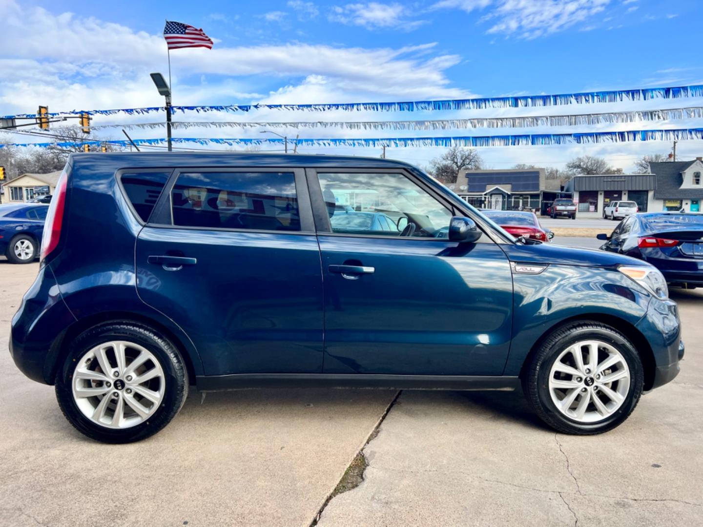 2018 BLUE /Gray KIA SOUL + 4dr Crossover (KNDJP3A55J7) with an 2.0L I4 engine, Automatic 6-Speed transmission, located at 5900 E. Lancaster Ave., Fort Worth, TX, 76112, (817) 457-5456, 0.000000, 0.000000 - This is a 2018 Kia Soul + 4dr Crossover that is in excellent condition. There are no dents or scratches. The interior is clean with no rips or tears or stains. All power windows, door locks and seats. Ice cold AC for those hot Texas summer days. It is equipped with a CD player, AM/FM radio, AUX port - Photo#6