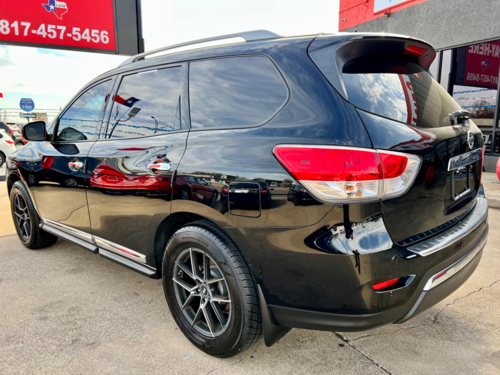 2014 BLACK /Tan NISSAN PATHFINDER S 4dr SUV (5N1AR2MN1EC) with an 3.5L V6 engine, CVT transmission, located at 5900 E. Lancaster Ave., Fort Worth, TX, 76112, (817) 457-5456, 0.000000, 0.000000 - This is a 2014 Nissan Pathfinder S 4dr SUV that is in excellent condition. There are no dents or scratches. The interior is clean with no rips or tears or stains. All power windows, door locks and seats. Ice cold AC for those hot Texas summer days. It is equipped with a CD player, AM/FM radio, AUX - Photo #3