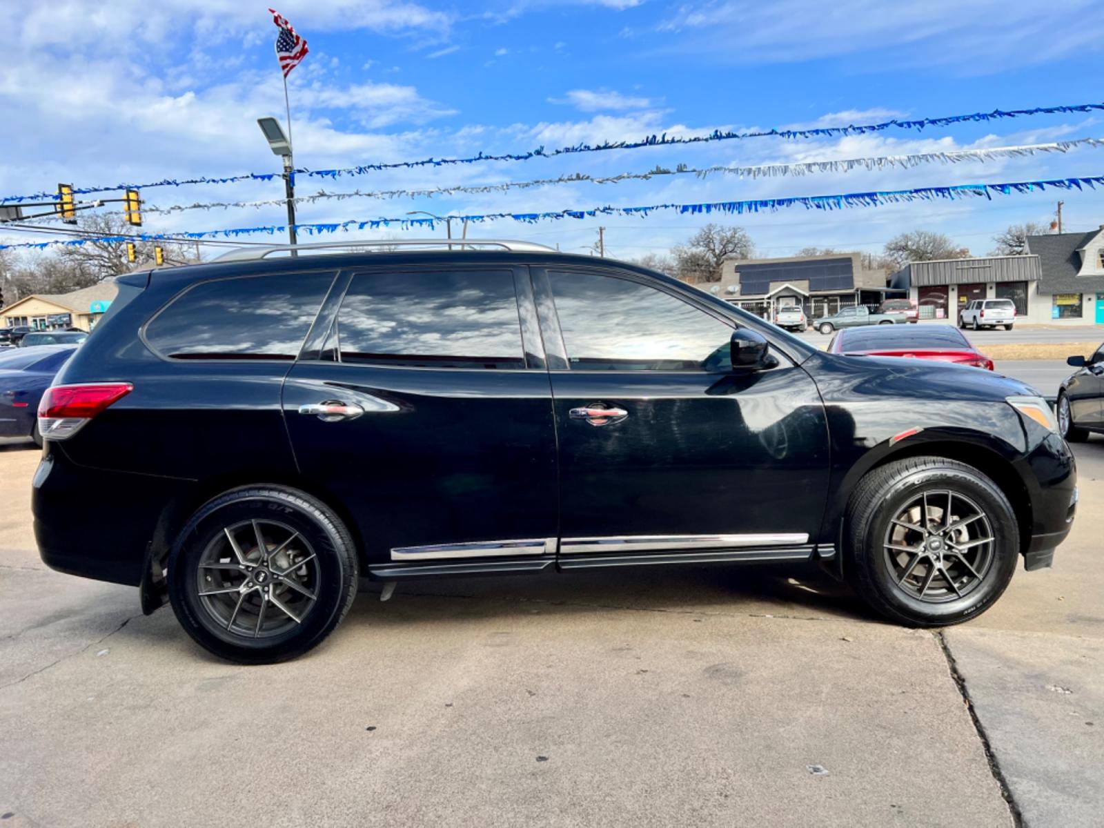 2014 BLACK /Tan NISSAN PATHFINDER S 4dr SUV (5N1AR2MN1EC) with an 3.5L V6 engine, CVT transmission, located at 5900 E. Lancaster Ave., Fort Worth, TX, 76112, (817) 457-5456, 0.000000, 0.000000 - This is a 2014 Nissan Pathfinder S 4dr SUV that is in excellent condition. There are no dents or scratches. The interior is clean with no rips or tears or stains. All power windows, door locks and seats. Ice cold AC for those hot Texas summer days. It is equipped with a CD player, AM/FM radio, AUX - Photo #6