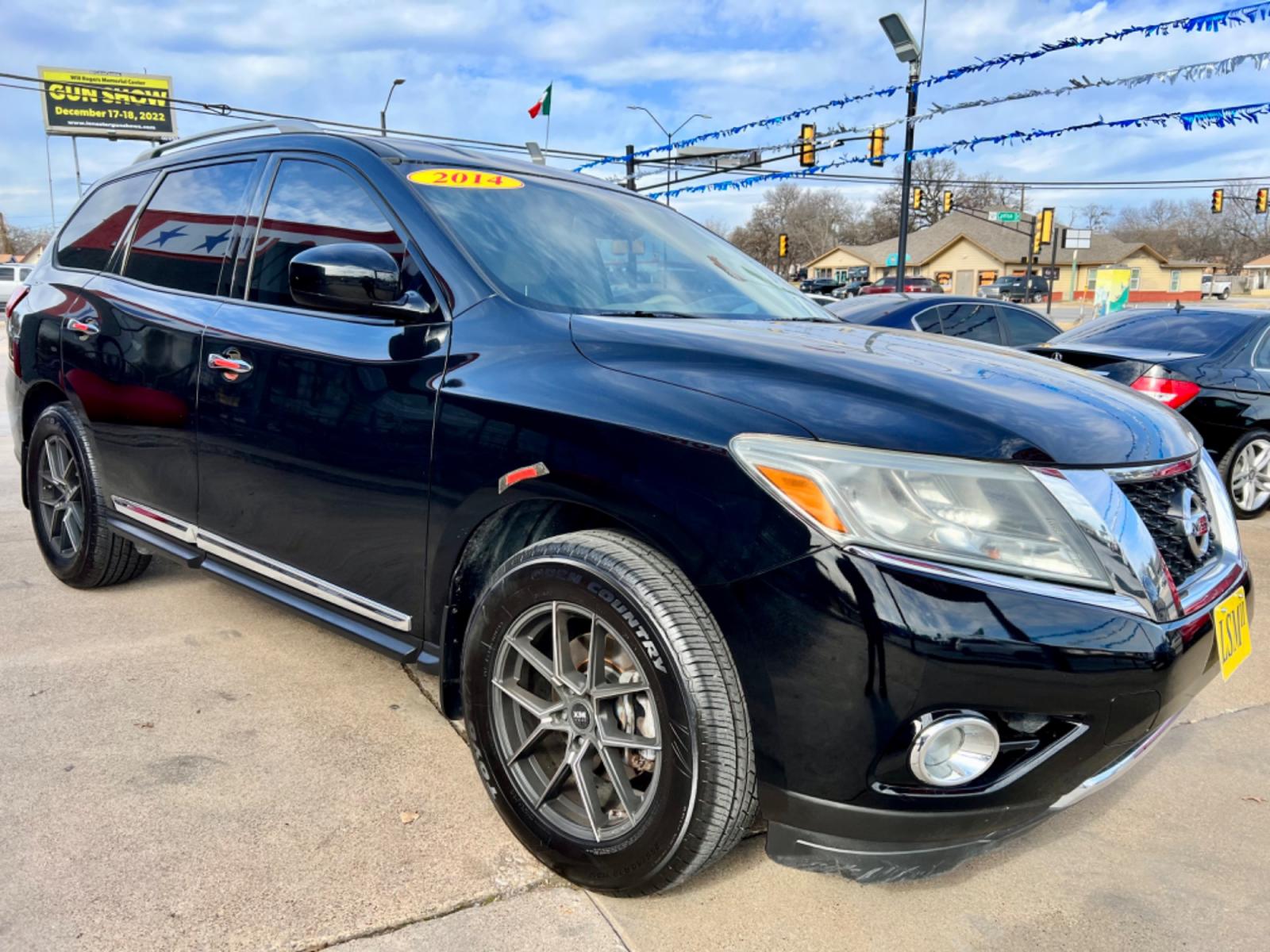 2014 BLACK /Tan NISSAN PATHFINDER S 4dr SUV (5N1AR2MN1EC) with an 3.5L V6 engine, CVT transmission, located at 5900 E. Lancaster Ave., Fort Worth, TX, 76112, (817) 457-5456, 0.000000, 0.000000 - This is a 2014 Nissan Pathfinder S 4dr SUV that is in excellent condition. There are no dents or scratches. The interior is clean with no rips or tears or stains. All power windows, door locks and seats. Ice cold AC for those hot Texas summer days. It is equipped with a CD player, AM/FM radio, AUX - Photo #7
