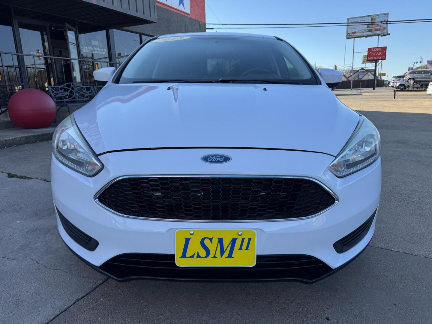 2018 WHITE /Gray FORD FOCUS SE 4dr Hatchback (1FADP3K25JL) with an 2.0L I4 engine, Automatic 6-Speed transmission, located at 5900 E. Lancaster Ave., Fort Worth, TX, 76112, (817) 457-5456, 0.000000, 0.000000 - This is a 2018 Ford Focus SE 4dr Hatchback that is in excellent condition. There are no dents or scratches. The interior is clean with no rips or tears or stains. All power windows, door locks and seats. Ice cold AC for those hot Texas summer days. It is equipped with a CD player, AM/FM radio, AUX p - Photo#1