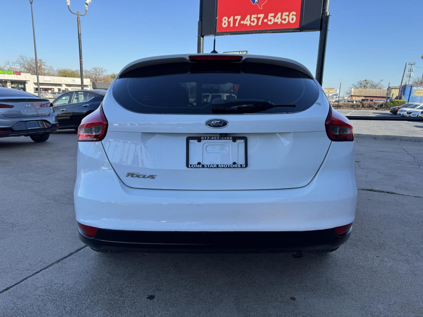 2018 WHITE /Gray FORD FOCUS SE 4dr Hatchback (1FADP3K25JL) with an 2.0L I4 engine, Automatic 6-Speed transmission, located at 5900 E. Lancaster Ave., Fort Worth, TX, 76112, (817) 457-5456, 0.000000, 0.000000 - This is a 2018 Ford Focus SE 4dr Hatchback that is in excellent condition. There are no dents or scratches. The interior is clean with no rips or tears or stains. All power windows, door locks and seats. Ice cold AC for those hot Texas summer days. It is equipped with a CD player, AM/FM radio, AUX p - Photo#4