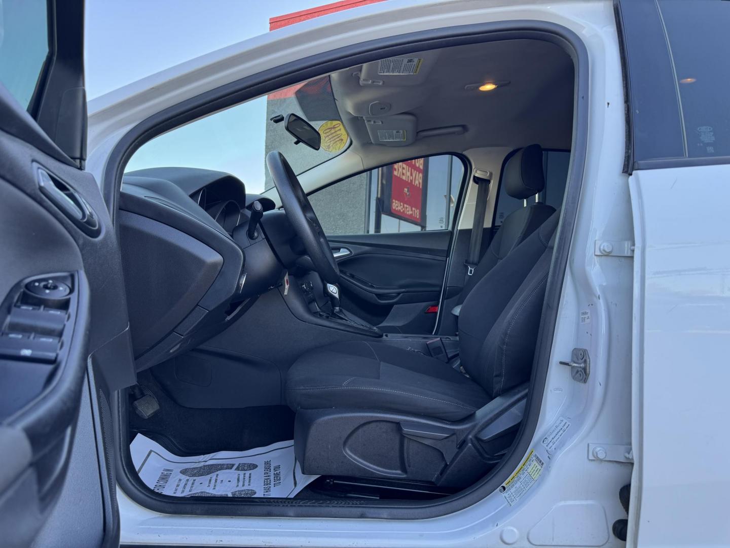 2018 WHITE /Gray FORD FOCUS SE 4dr Hatchback (1FADP3K25JL) with an 2.0L I4 engine, Automatic 6-Speed transmission, located at 5900 E. Lancaster Ave., Fort Worth, TX, 76112, (817) 457-5456, 0.000000, 0.000000 - This is a 2018 Ford Focus SE 4dr Hatchback that is in excellent condition. There are no dents or scratches. The interior is clean with no rips or tears or stains. All power windows, door locks and seats. Ice cold AC for those hot Texas summer days. It is equipped with a CD player, AM/FM radio, AUX p - Photo#8