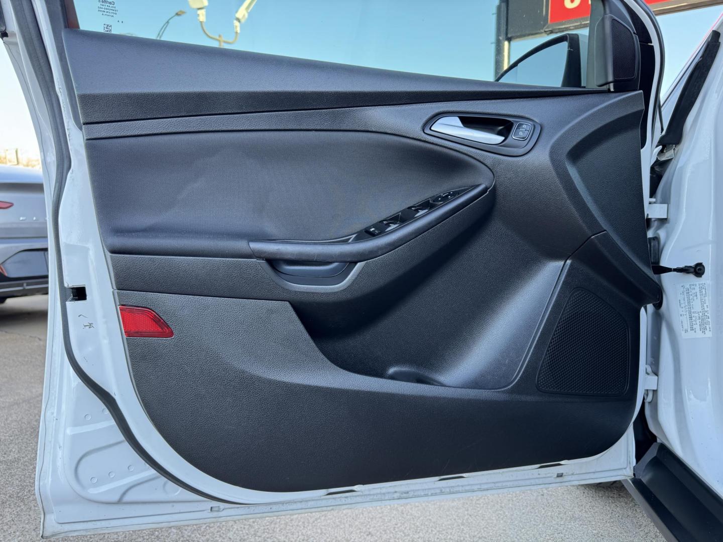 2018 WHITE /Gray FORD FOCUS SE 4dr Hatchback (1FADP3K25JL) with an 2.0L I4 engine, Automatic 6-Speed transmission, located at 5900 E. Lancaster Ave., Fort Worth, TX, 76112, (817) 457-5456, 0.000000, 0.000000 - This is a 2018 Ford Focus SE 4dr Hatchback that is in excellent condition. There are no dents or scratches. The interior is clean with no rips or tears or stains. All power windows, door locks and seats. Ice cold AC for those hot Texas summer days. It is equipped with a CD player, AM/FM radio, AUX p - Photo#7