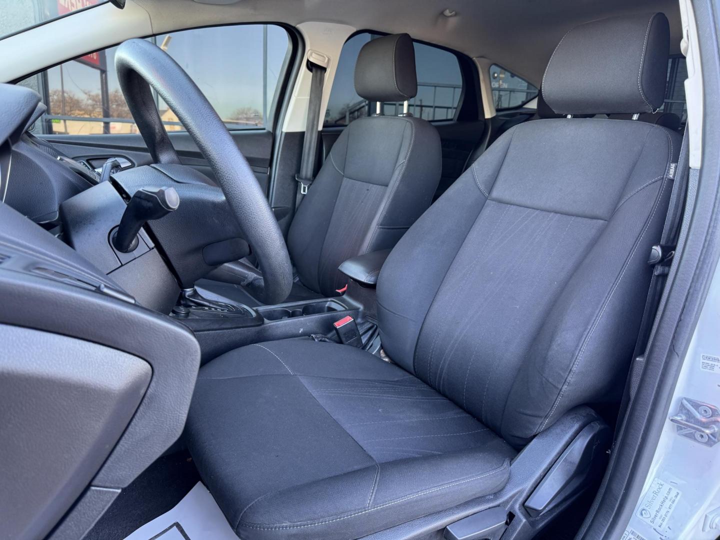 2018 WHITE /Gray FORD FOCUS SE 4dr Hatchback (1FADP3K25JL) with an 2.0L I4 engine, Automatic 6-Speed transmission, located at 5900 E. Lancaster Ave., Fort Worth, TX, 76112, (817) 457-5456, 0.000000, 0.000000 - This is a 2018 Ford Focus SE 4dr Hatchback that is in excellent condition. There are no dents or scratches. The interior is clean with no rips or tears or stains. All power windows, door locks and seats. Ice cold AC for those hot Texas summer days. It is equipped with a CD player, AM/FM radio, AUX p - Photo#9