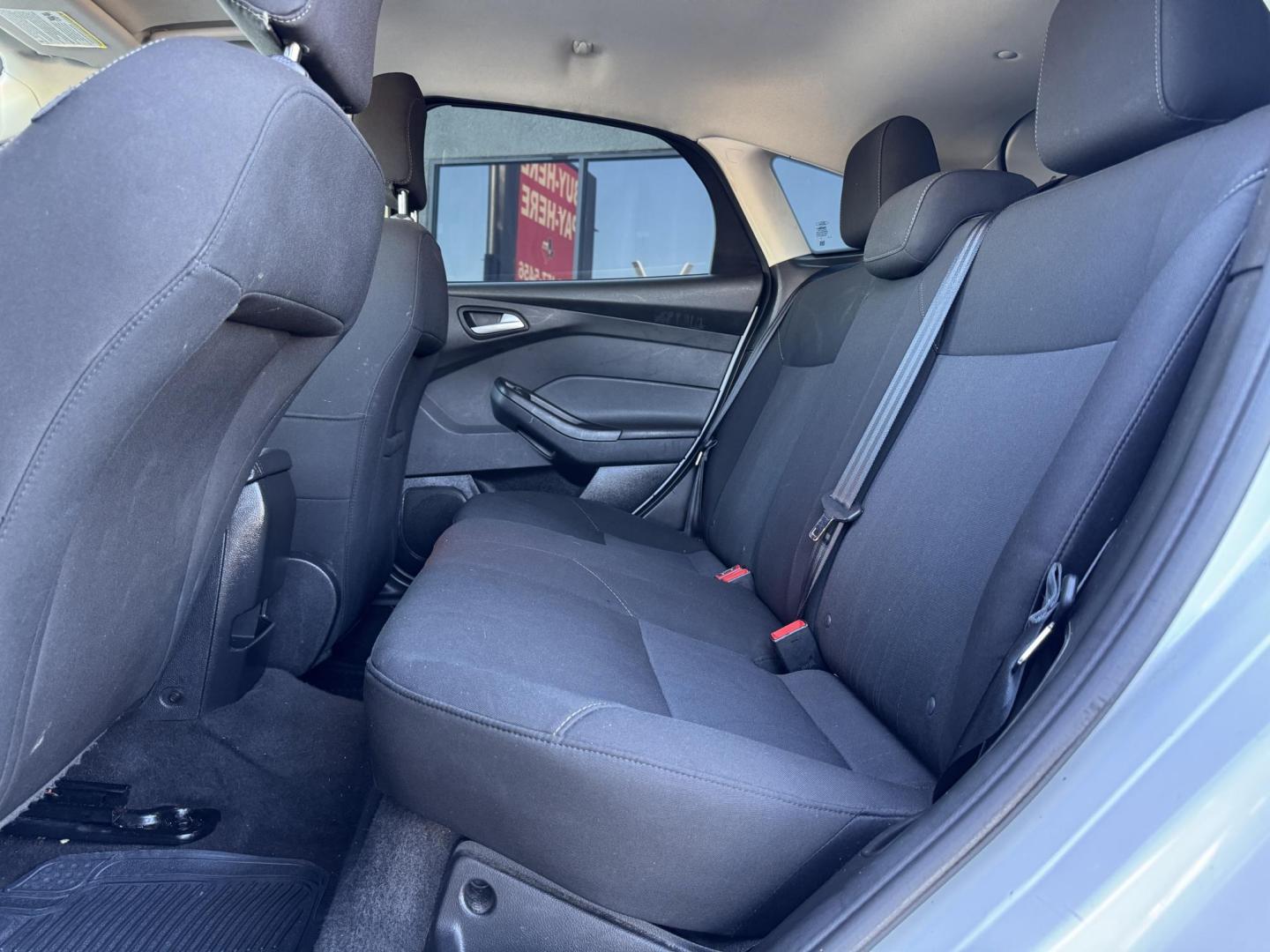 2018 WHITE /Gray FORD FOCUS SE 4dr Hatchback (1FADP3K25JL) with an 2.0L I4 engine, Automatic 6-Speed transmission, located at 5900 E. Lancaster Ave., Fort Worth, TX, 76112, (817) 457-5456, 0.000000, 0.000000 - This is a 2018 Ford Focus SE 4dr Hatchback that is in excellent condition. There are no dents or scratches. The interior is clean with no rips or tears or stains. All power windows, door locks and seats. Ice cold AC for those hot Texas summer days. It is equipped with a CD player, AM/FM radio, AUX p - Photo#11