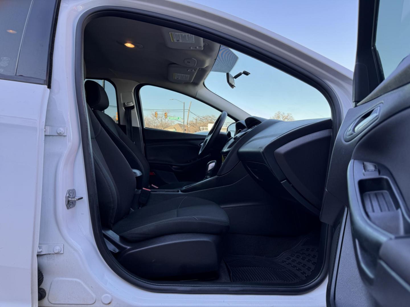 2018 WHITE /Gray FORD FOCUS SE 4dr Hatchback (1FADP3K25JL) with an 2.0L I4 engine, Automatic 6-Speed transmission, located at 5900 E. Lancaster Ave., Fort Worth, TX, 76112, (817) 457-5456, 0.000000, 0.000000 - This is a 2018 Ford Focus SE 4dr Hatchback that is in excellent condition. There are no dents or scratches. The interior is clean with no rips or tears or stains. All power windows, door locks and seats. Ice cold AC for those hot Texas summer days. It is equipped with a CD player, AM/FM radio, AUX p - Photo#15