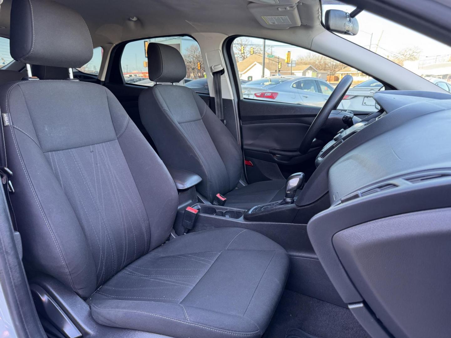 2018 WHITE /Gray FORD FOCUS SE 4dr Hatchback (1FADP3K25JL) with an 2.0L I4 engine, Automatic 6-Speed transmission, located at 5900 E. Lancaster Ave., Fort Worth, TX, 76112, (817) 457-5456, 0.000000, 0.000000 - This is a 2018 Ford Focus SE 4dr Hatchback that is in excellent condition. There are no dents or scratches. The interior is clean with no rips or tears or stains. All power windows, door locks and seats. Ice cold AC for those hot Texas summer days. It is equipped with a CD player, AM/FM radio, AUX p - Photo#16