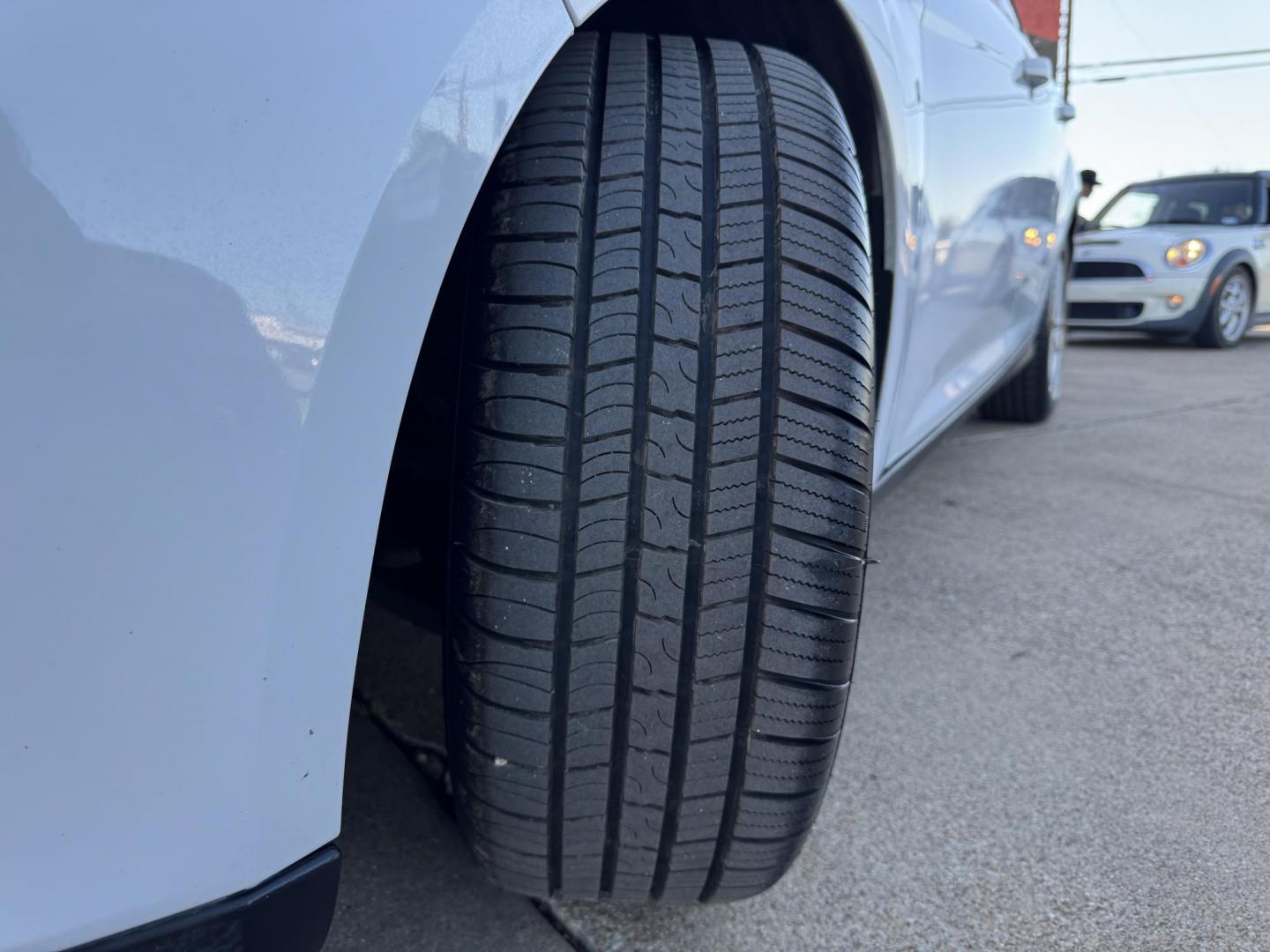 2018 WHITE /Gray FORD FOCUS SE 4dr Hatchback (1FADP3K25JL) with an 2.0L I4 engine, Automatic 6-Speed transmission, located at 5900 E. Lancaster Ave., Fort Worth, TX, 76112, (817) 457-5456, 0.000000, 0.000000 - This is a 2018 Ford Focus SE 4dr Hatchback that is in excellent condition. There are no dents or scratches. The interior is clean with no rips or tears or stains. All power windows, door locks and seats. Ice cold AC for those hot Texas summer days. It is equipped with a CD player, AM/FM radio, AUX p - Photo#20
