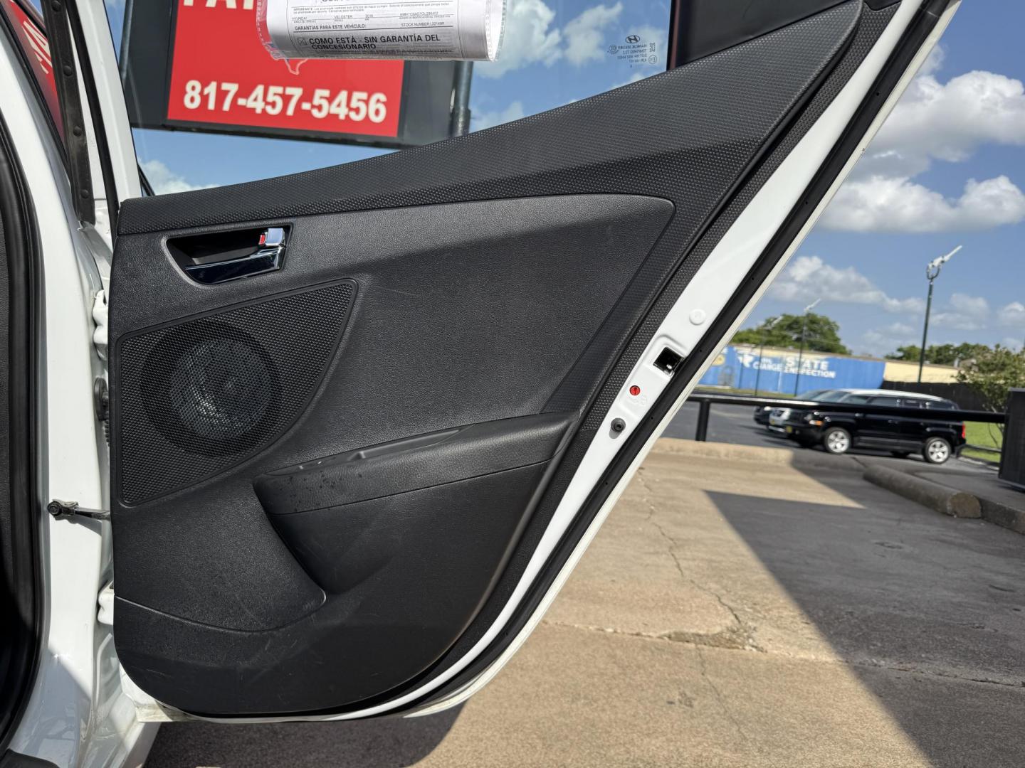2016 WHITE /Gray HYUNDAI VELOSTER Base 3dr Coupe (KMHTC6AD7GU) with an 1.6L I4 engine, Automatic 6-Speed transmission, located at 5900 E. Lancaster Ave., Fort Worth, TX, 76112, (817) 457-5456, 0.000000, 0.000000 - This is a 2016 Hyundai Veloster Base 3dr Coupe that is in excellent condition. There are no dents or scratches. The interior is clean with no rips or tears or stains. All power windows, door locks and seats. Ice cold AC for those hot Texas summer days. It is equipped with a CD player, AM/FM radio, A - Photo#11