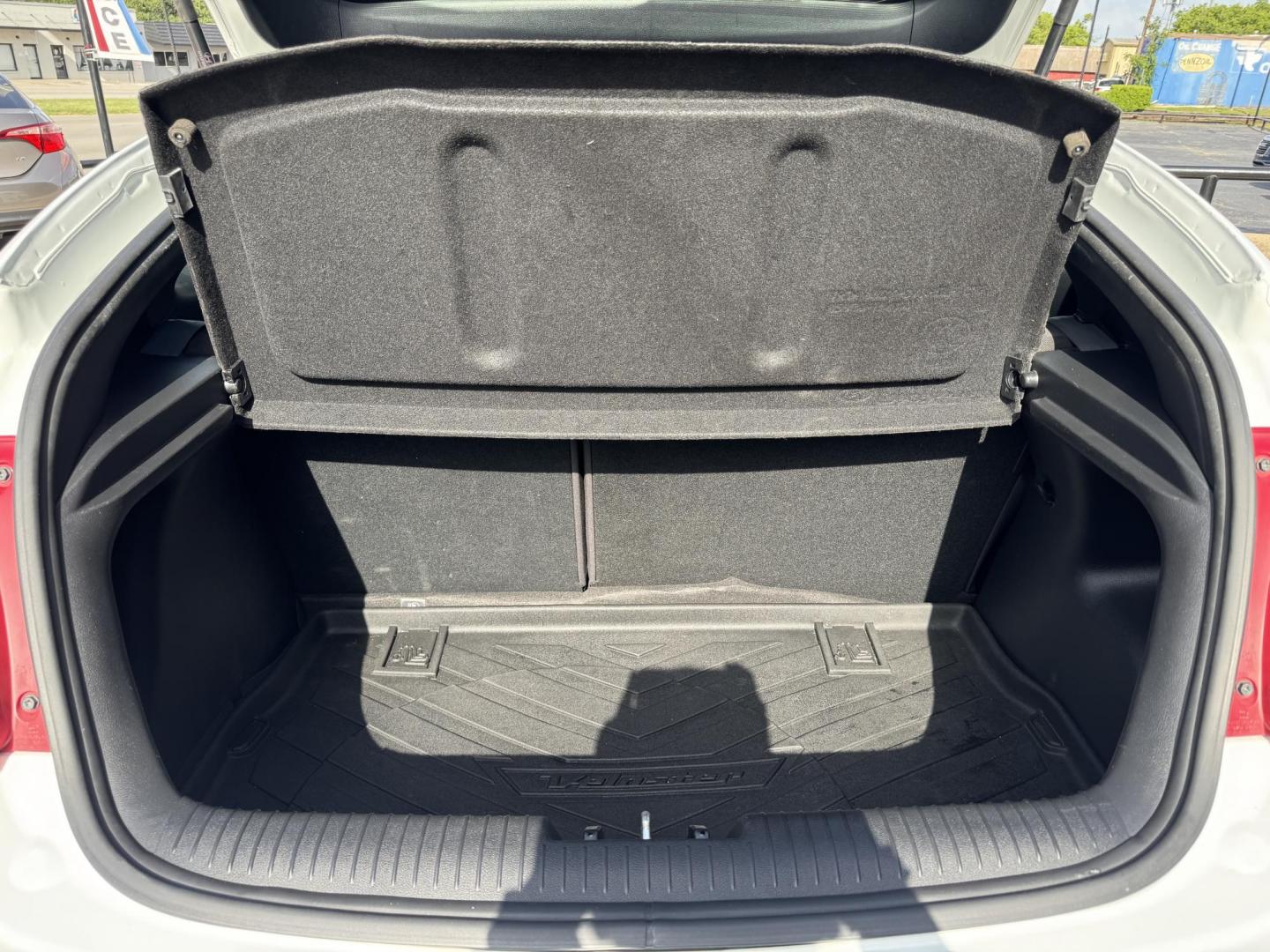 2016 WHITE /Gray HYUNDAI VELOSTER Base 3dr Coupe (KMHTC6AD7GU) with an 1.6L I4 engine, Automatic 6-Speed transmission, located at 5900 E. Lancaster Ave., Fort Worth, TX, 76112, (817) 457-5456, 0.000000, 0.000000 - This is a 2016 Hyundai Veloster Base 3dr Coupe that is in excellent condition. There are no dents or scratches. The interior is clean with no rips or tears or stains. All power windows, door locks and seats. Ice cold AC for those hot Texas summer days. It is equipped with a CD player, AM/FM radio, A - Photo#6