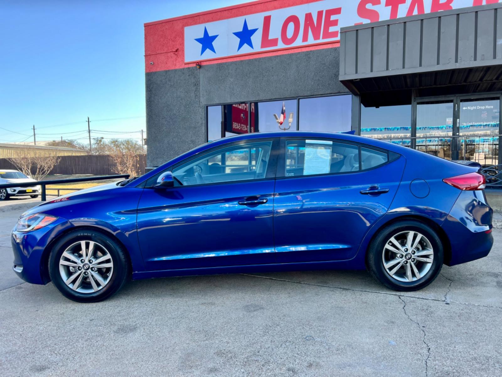2018 BLUE /Gray HYUNDAI ELANTRA Limited 4dr Sedan (5NPD84LF3JH) with an 2.0L I4 engine, Automatic 6-Speed transmission, located at 5900 E. Lancaster Ave., Fort Worth, TX, 76112, (817) 457-5456, 0.000000, 0.000000 - This is a 2018 HYUNDAI ELANTRA 4 DOOR SEDAN that is in excellent condition. There are no dents or scratches. The interior is clean with no rips or tears or stains. All power windows, door locks and seats. Ice cold AC for those hot Texas summer days. It is equipped with a CD player, AM/FM radio, AUX - Photo #2