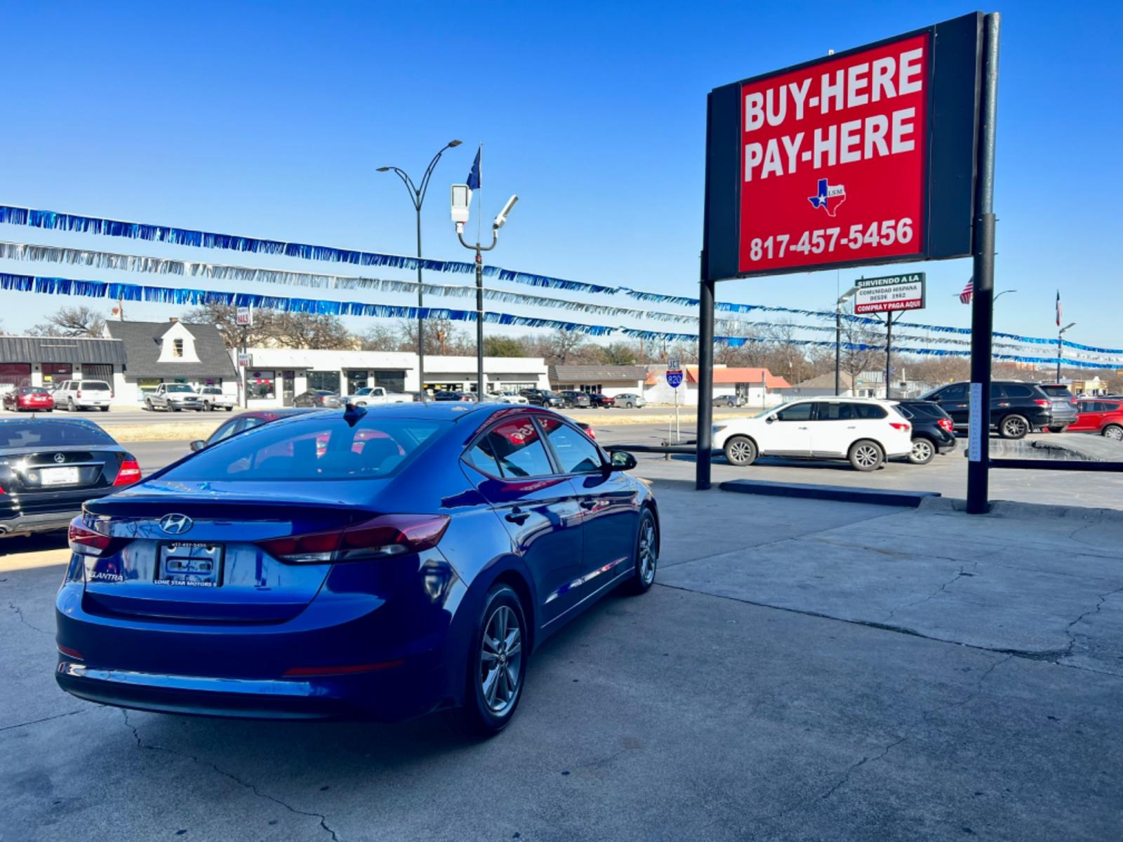 2018 BLUE /Gray HYUNDAI ELANTRA Limited 4dr Sedan (5NPD84LF3JH) with an 2.0L I4 engine, Automatic 6-Speed transmission, located at 5900 E. Lancaster Ave., Fort Worth, TX, 76112, (817) 457-5456, 0.000000, 0.000000 - This is a 2018 HYUNDAI ELANTRA 4 DOOR SEDAN that is in excellent condition. There are no dents or scratches. The interior is clean with no rips or tears or stains. All power windows, door locks and seats. Ice cold AC for those hot Texas summer days. It is equipped with a CD player, AM/FM radio, AUX - Photo #5