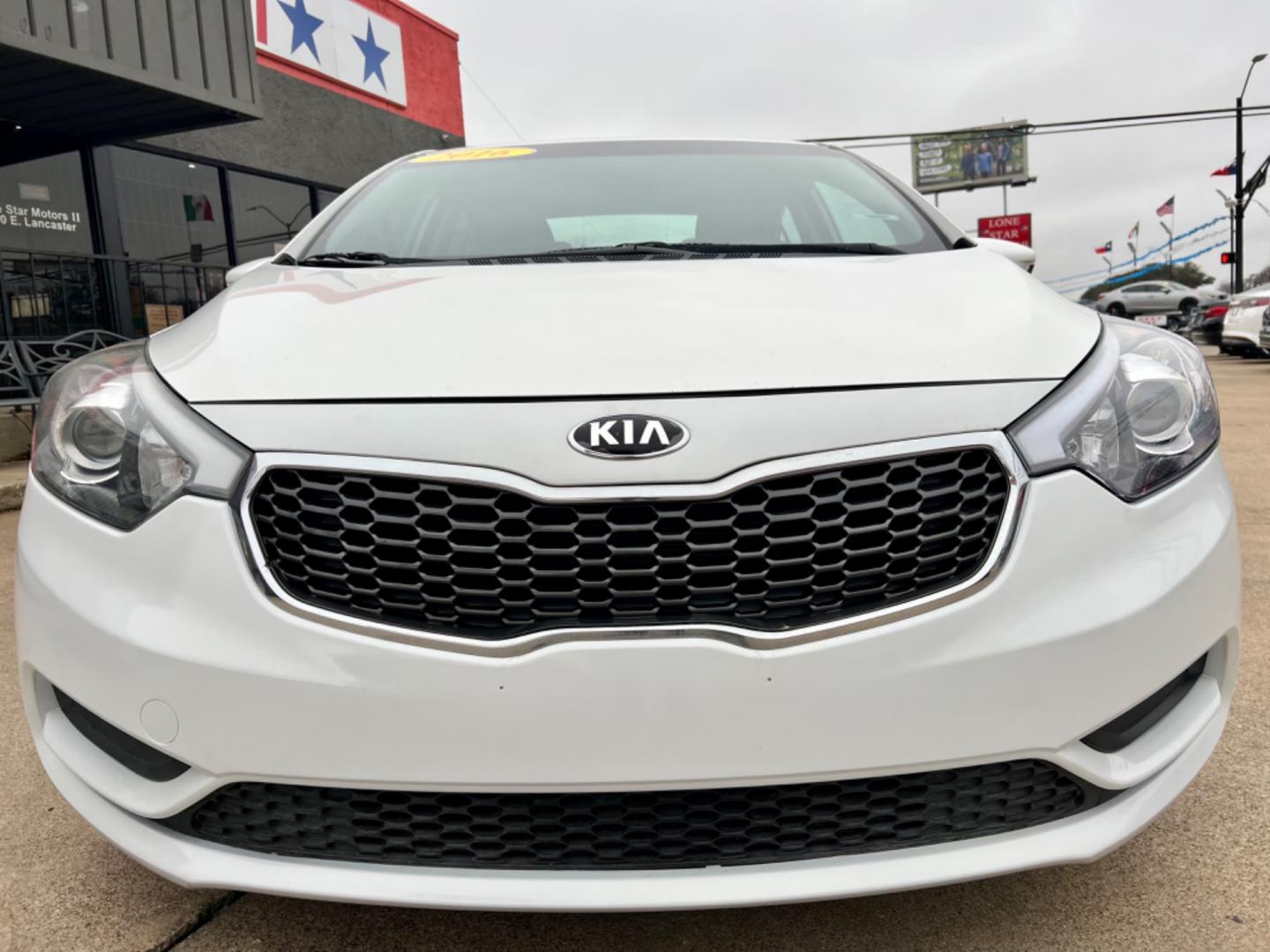 2016 WHITE /Gray KIA FORTE LX LX 4dr Sedan 6A (KNAFK4A65G5) with an 1.8L I4 engine, Automatic 6-Speed transmission, located at 5900 E. Lancaster Ave., Fort Worth, TX, 76112, (817) 457-5456, 0.000000, 0.000000 - This is a 2016 KIA FORTE LX 4 DOOR SEDAN that is in excellent condition. There are no dents or scratches. The interior is clean with no rips or tears or stains. All power windows, door locks and seats. Ice cold AC for those hot Texas summer days. It is equipped with a CD player, AM/FM radio, AUX por - Photo#1