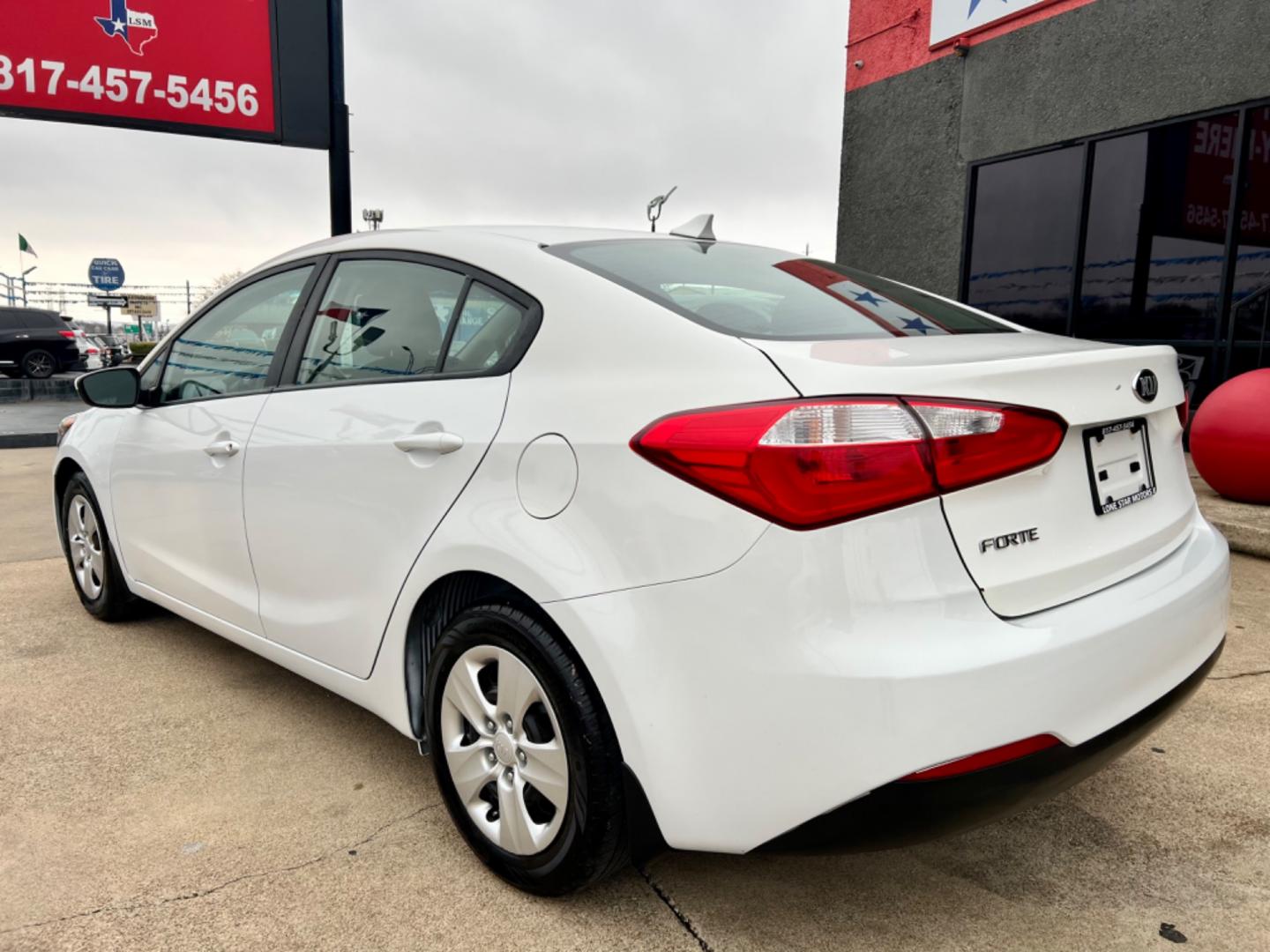 2016 WHITE /Gray KIA FORTE LX LX 4dr Sedan 6A (KNAFK4A65G5) with an 1.8L I4 engine, Automatic 6-Speed transmission, located at 5900 E. Lancaster Ave., Fort Worth, TX, 76112, (817) 457-5456, 0.000000, 0.000000 - This is a 2016 KIA FORTE LX 4 DOOR SEDAN that is in excellent condition. There are no dents or scratches. The interior is clean with no rips or tears or stains. All power windows, door locks and seats. Ice cold AC for those hot Texas summer days. It is equipped with a CD player, AM/FM radio, AUX por - Photo#3