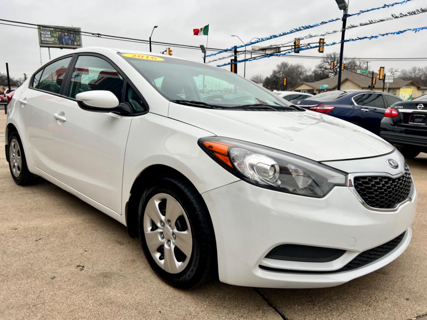 2016 WHITE /Gray KIA FORTE LX LX 4dr Sedan 6A (KNAFK4A65G5) with an 1.8L I4 engine, Automatic 6-Speed transmission, located at 5900 E. Lancaster Ave., Fort Worth, TX, 76112, (817) 457-5456, 0.000000, 0.000000 - This is a 2016 KIA FORTE LX 4 DOOR SEDAN that is in excellent condition. There are no dents or scratches. The interior is clean with no rips or tears or stains. All power windows, door locks and seats. Ice cold AC for those hot Texas summer days. It is equipped with a CD player, AM/FM radio, AUX por - Photo#7