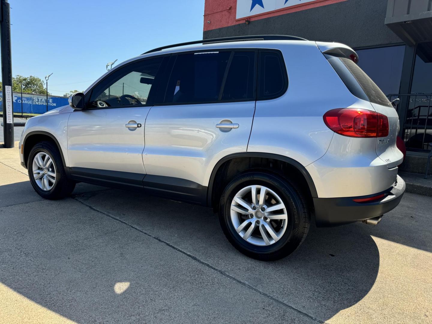 2015 SILVER VOLKSWAGEN TIGUAN S; SE; SEL; W (WVGAV7AX6FW) , located at 5900 E. Lancaster Ave., Fort Worth, TX, 76112, (817) 457-5456, 0.000000, 0.000000 - This is a 2015 VOLKSWAGEN TIGUAN 4 DR SUV that is in excellent condition. The interior is clean with no rips or tears or stains. All power windows, door locks and seats. Ice cold AC for those hot Texas summer days. It is equipped with a CD player, AM/FM radio, AUX port, Bluetooth connectivity and Si - Photo#7