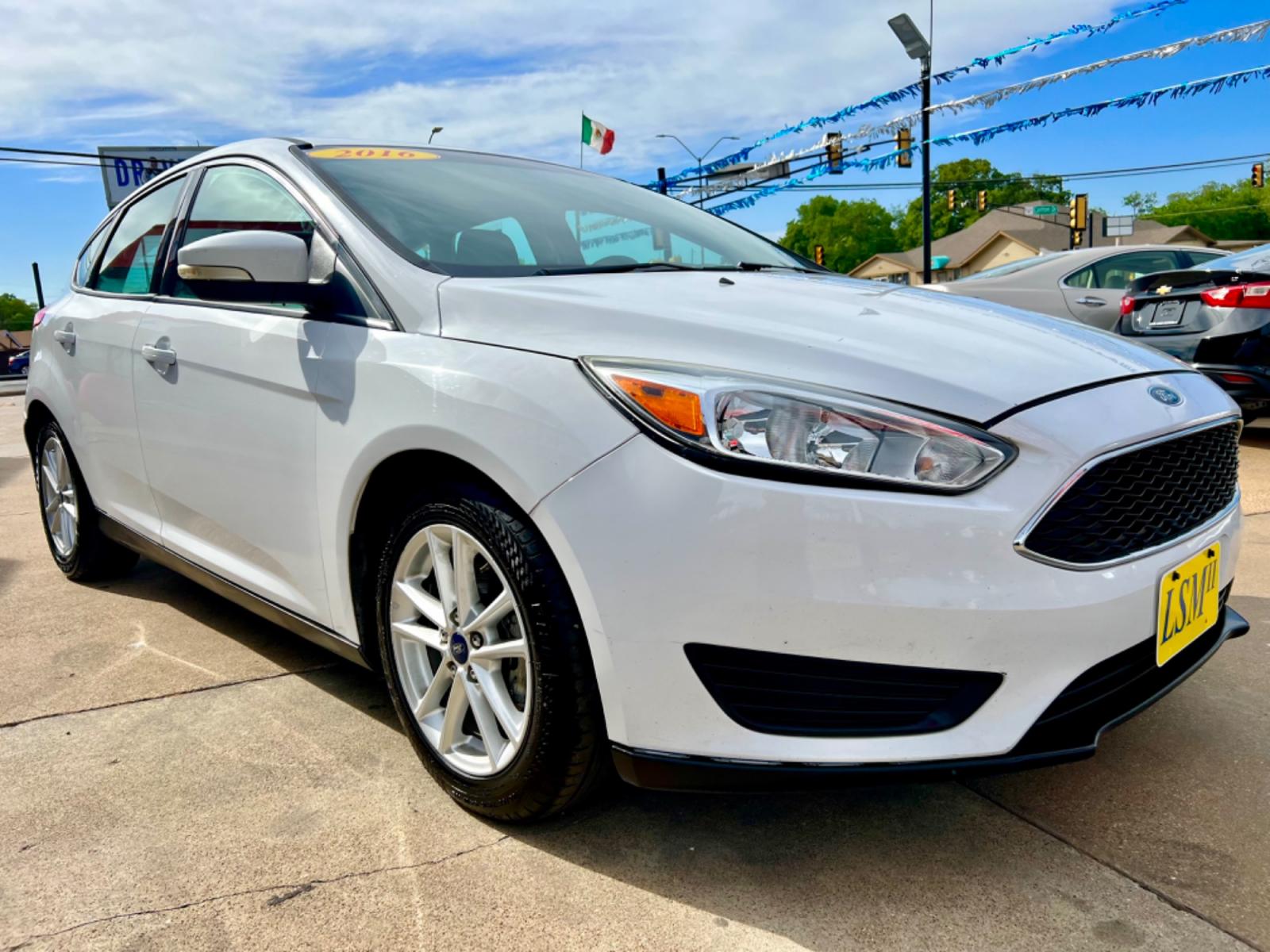 2016 WHITE FORD FOCUS (1FADP3K23GL) , located at 5900 E. Lancaster Ave., Fort Worth, TX, 76112, (817) 457-5456, 0.000000, 0.000000 - This is a 2016 FORD FOCUS 4 DOOR HATCHBACK that is in excellent condition. There are no dents or scratches. The interior is clean with no rips or tears or stains. All power windows, door locks and seats. Ice cold AC for those hot Texas summer days. It is equipped with a CD player, AM/FM radio, AUX p - Photo #8