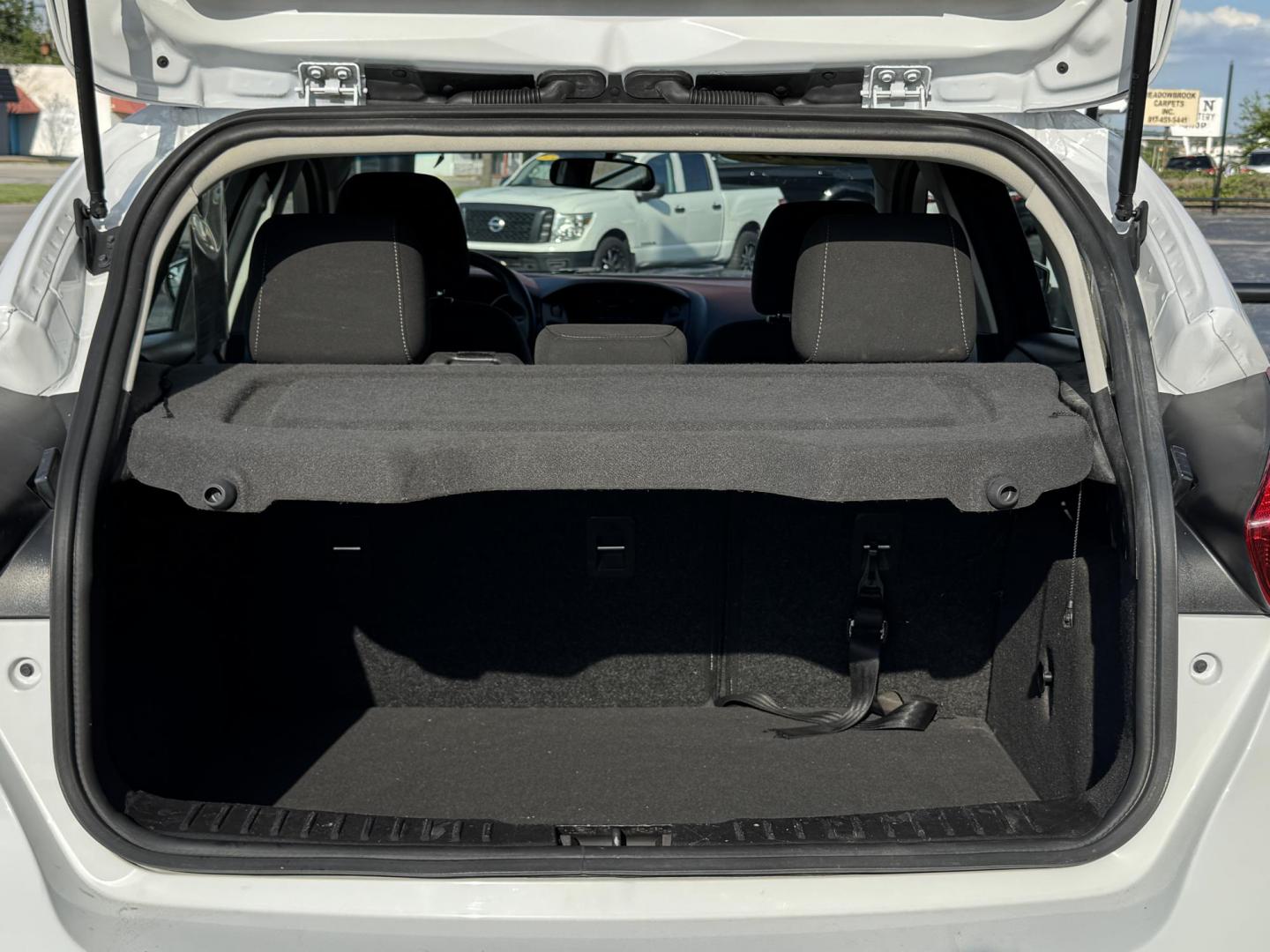 2016 WHITE FORD FOCUS (1FADP3K23GL) , located at 5900 E. Lancaster Ave., Fort Worth, TX, 76112, (817) 457-5456, 0.000000, 0.000000 - This is a 2016 FORD FOCUS 4 DOOR HATCHBACK that is in excellent condition. There are no dents or scratches. The interior is clean with no rips or tears or stains. All power windows, door locks and seats. Ice cold AC for those hot Texas summer days. It is equipped with a CD player, AM/FM radio, AUX p - Photo#5